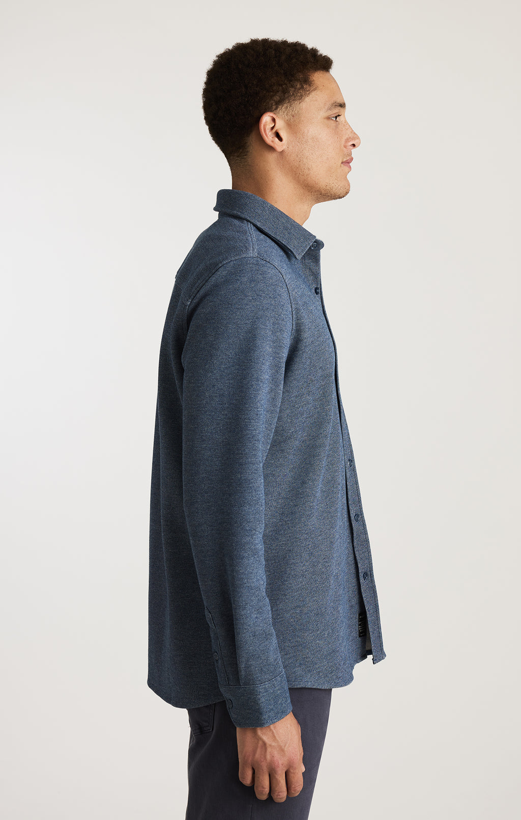 LONG SLEEVE BUTTON-UP SHIRT IN DARK DENIM