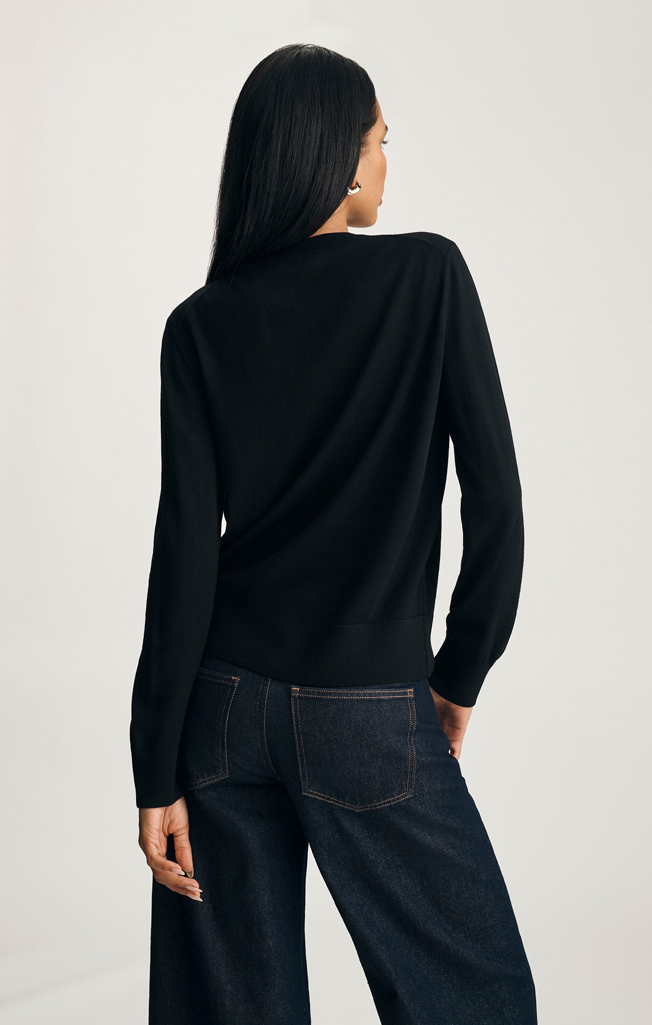 EDITION WOOL CREW NECK SWEATER IN BLACK