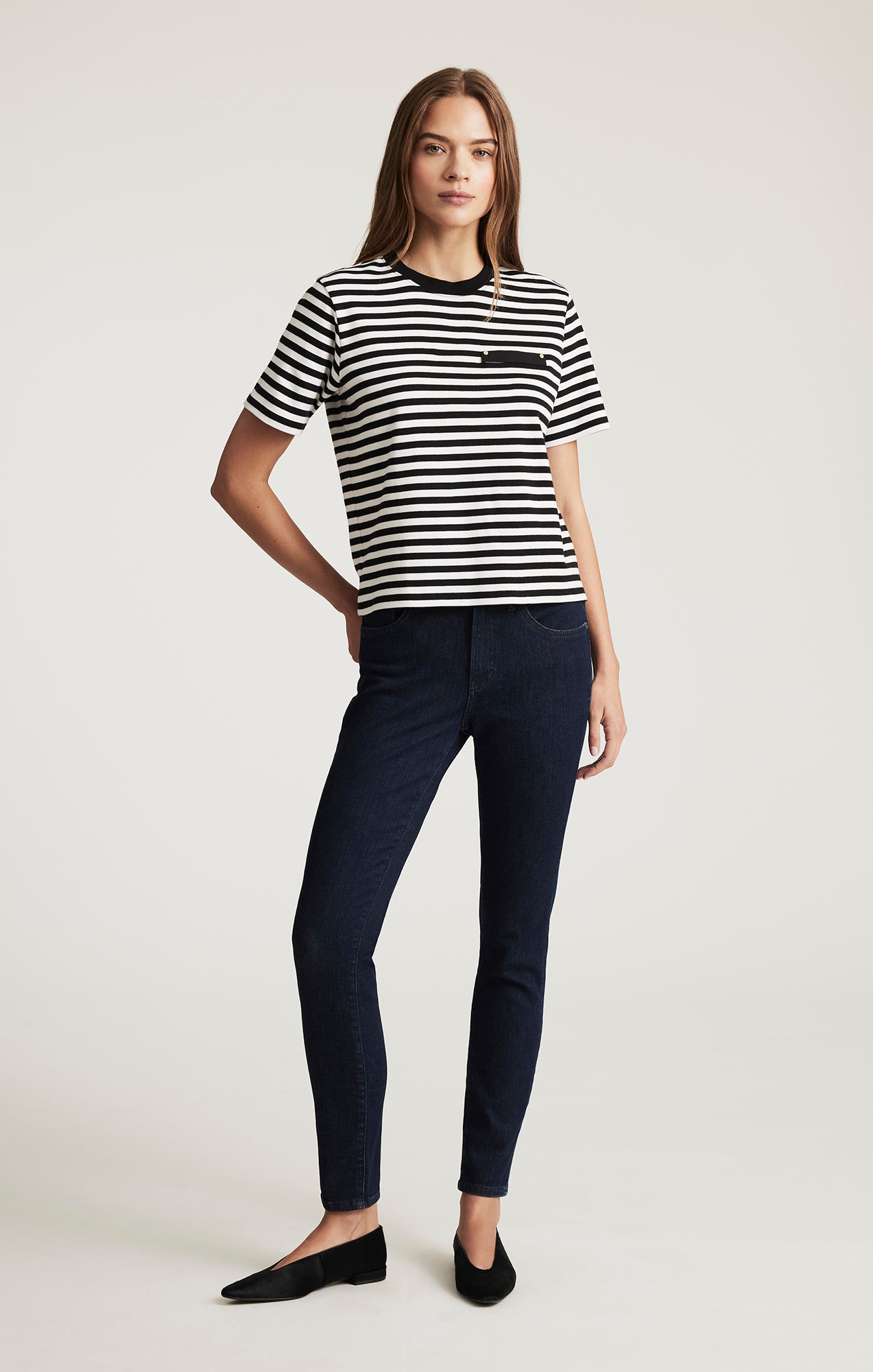 WELT POCKET T-SHIRT IN BLACK WHITE STRIPE