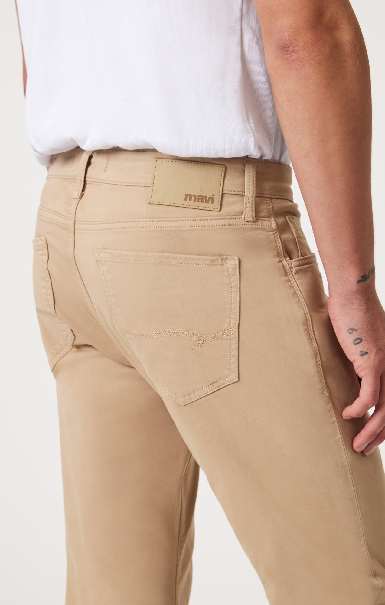 ZACH STRAIGHT LEG IN CASHEW TWILL - Mavi Jeans