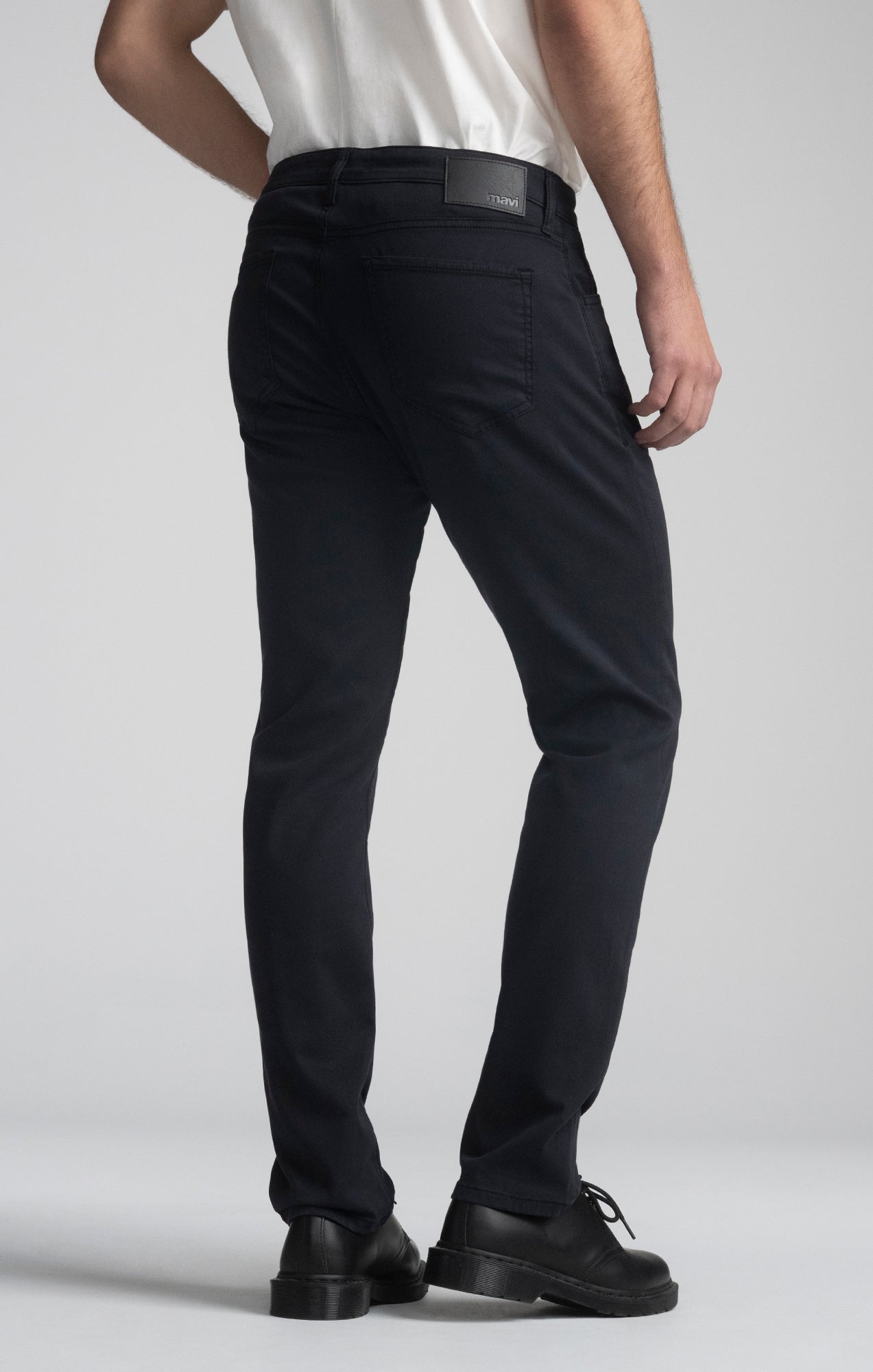 MARCUS SLIM STRAIGHT LEG IN DARK MIDNIGHT CITY - Mavi Jeans