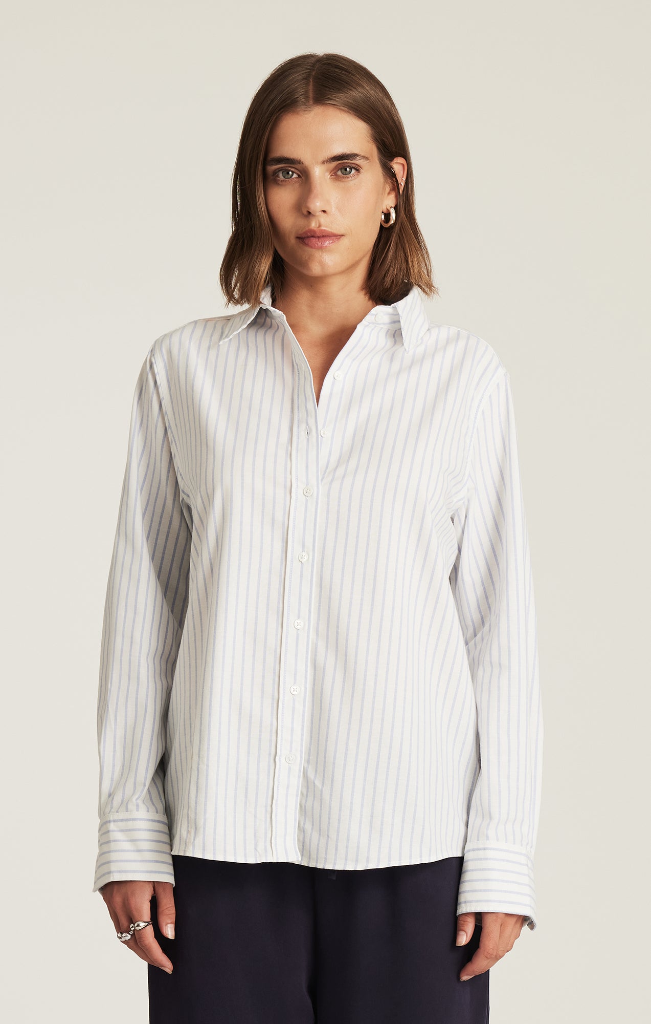 LONG SLEEVE BUTTON-UP SHIRT IN WHITE BLUE STRIPE