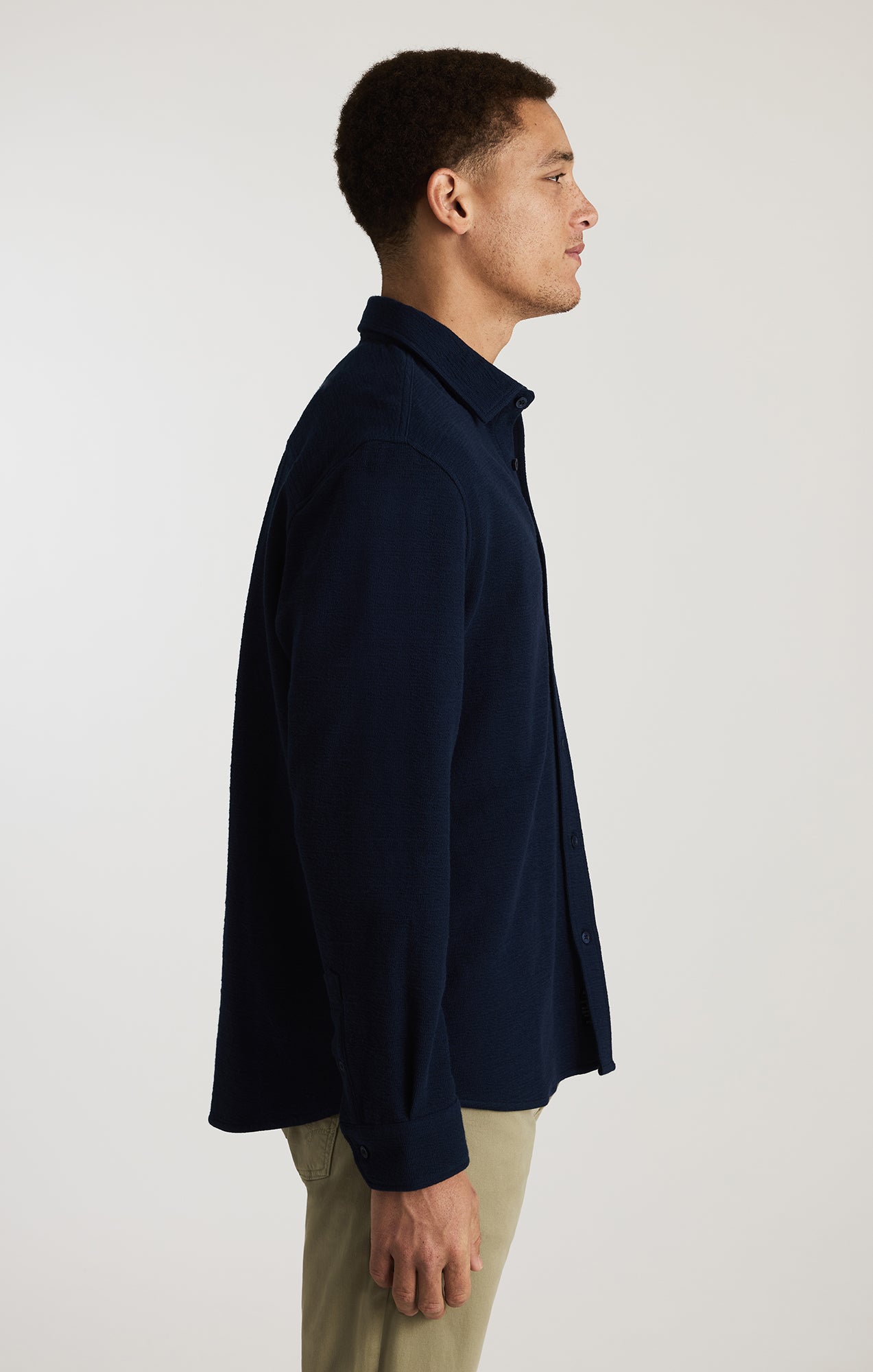 LONG SLEEVE BUTTON-UP SHIRT IN BLACK IRIS