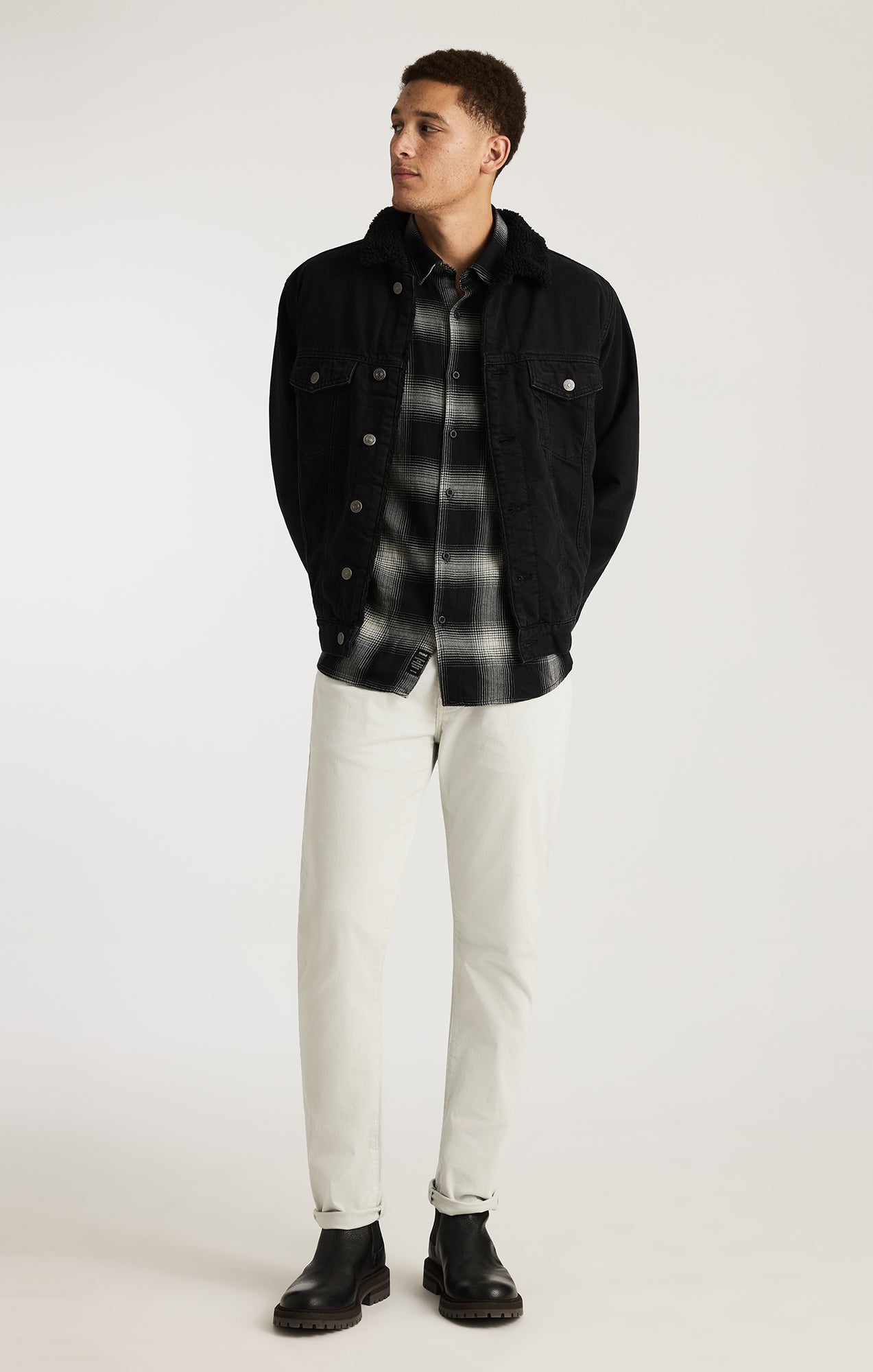 ZANDER SHERPA TRUCKER JACKET IN BLACK SHERPA CLASSIC DENIM