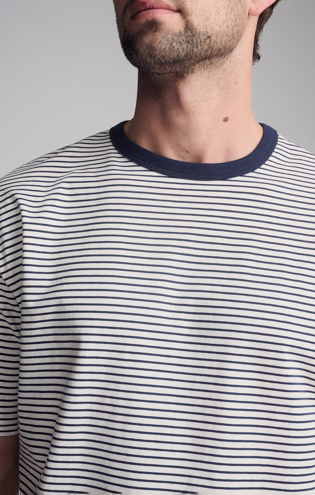 STRIPED SHORT SLEEVE CREW NECK T-SHIRT IN BLACK IRIS - Mavi Jeans
