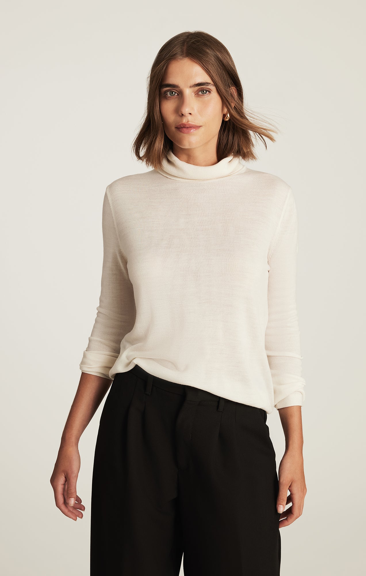 EDITION WOOL TURTLENECK SWEATER IN ANTIQUE WHITE