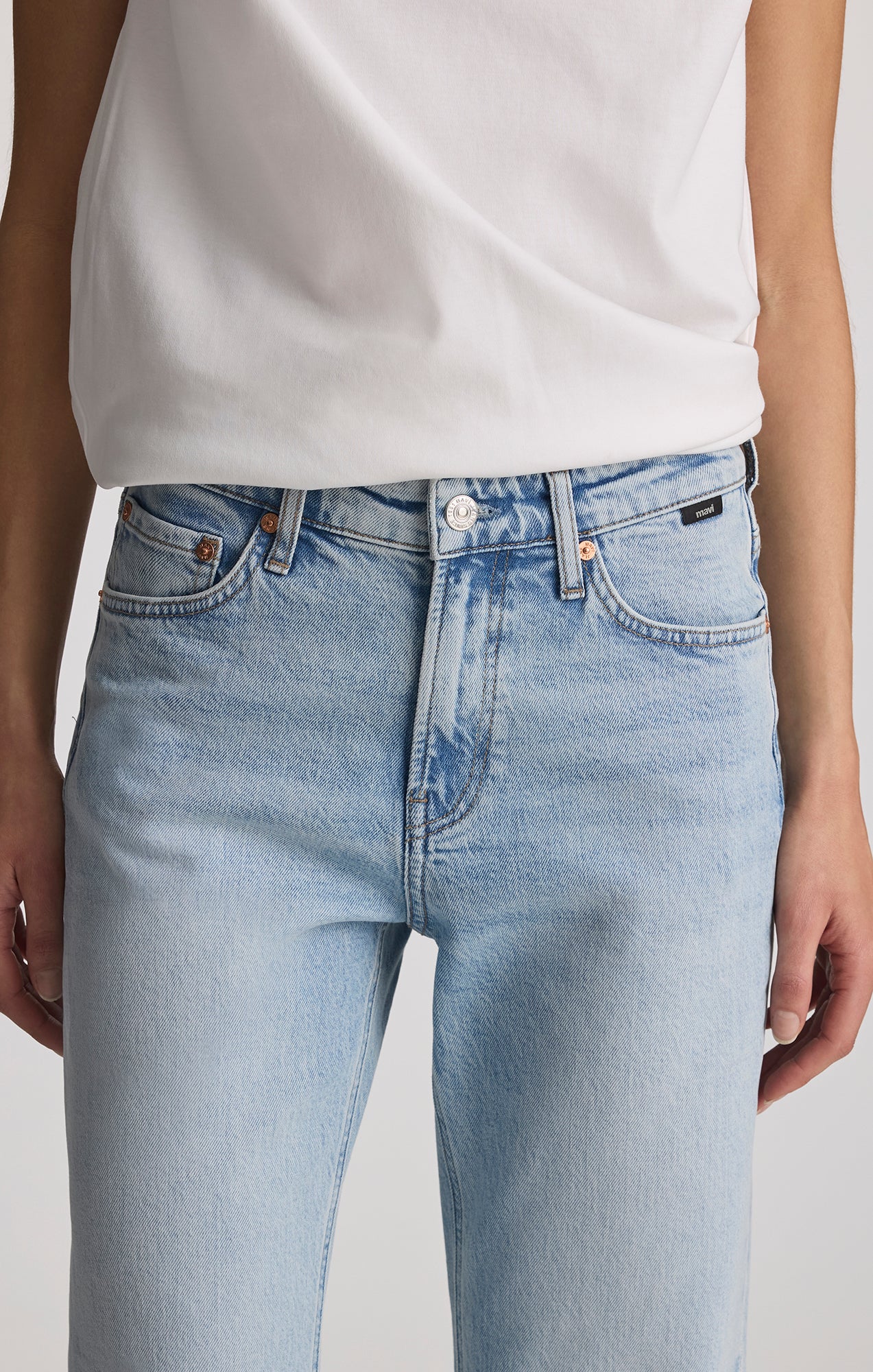 TAYLOR STRAIGHT LEG IN LIGHT BRUSHED CLASSIC BLUE - Mavi Jeans