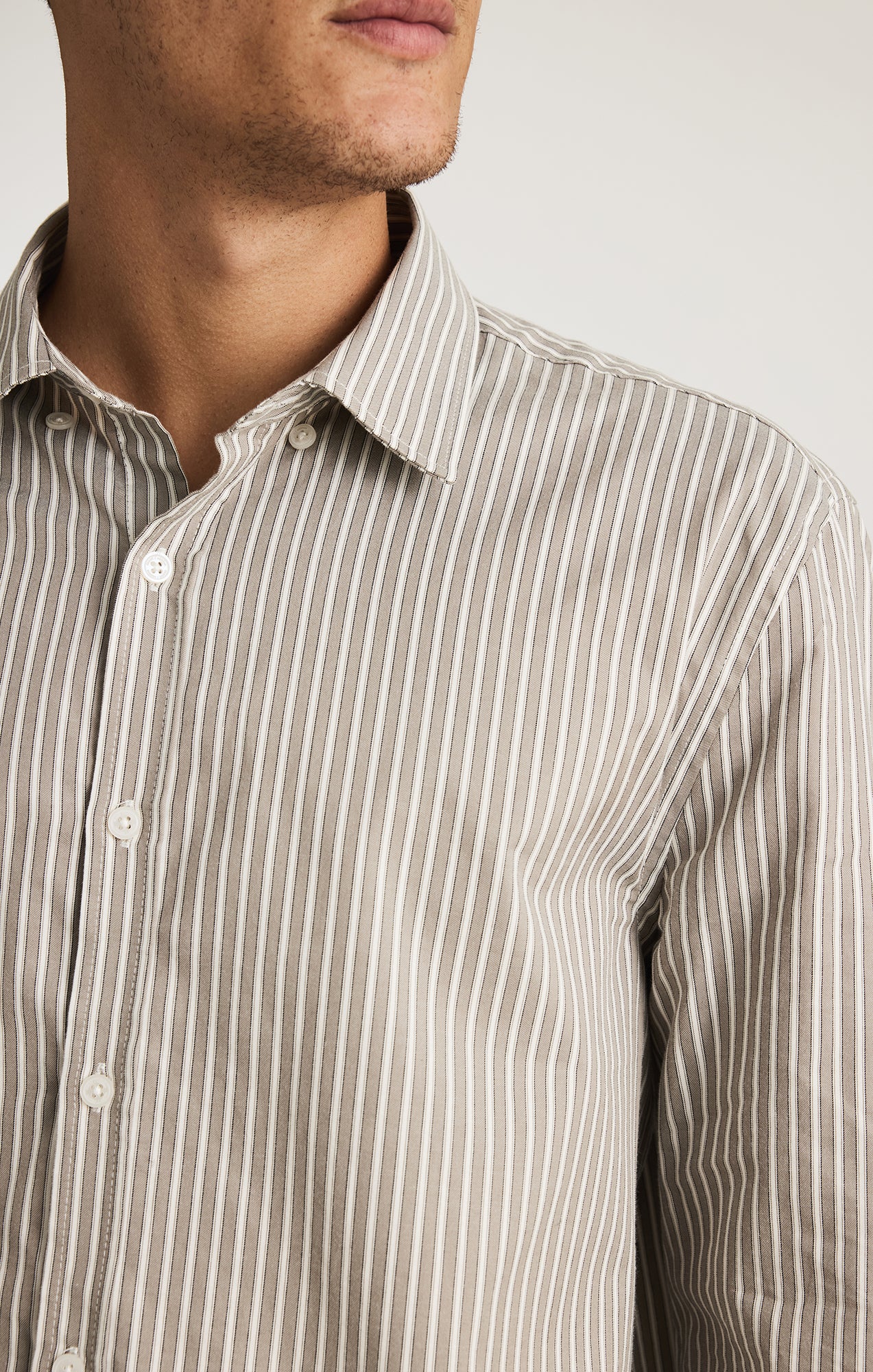 EDITION STRIPED BUTTON-UP SHIRT IN GRAY FLANNEL ZEMIN, WHITE STRIPE