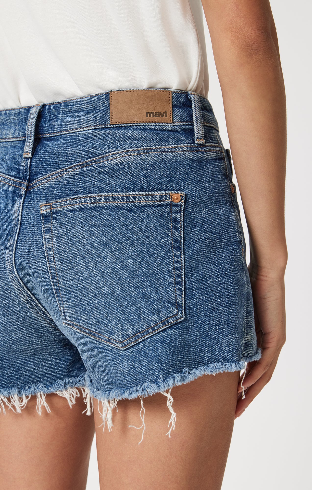 ROSIE BOYFRIEND SHORTS IN DARK 90'S - Mavi Jeans