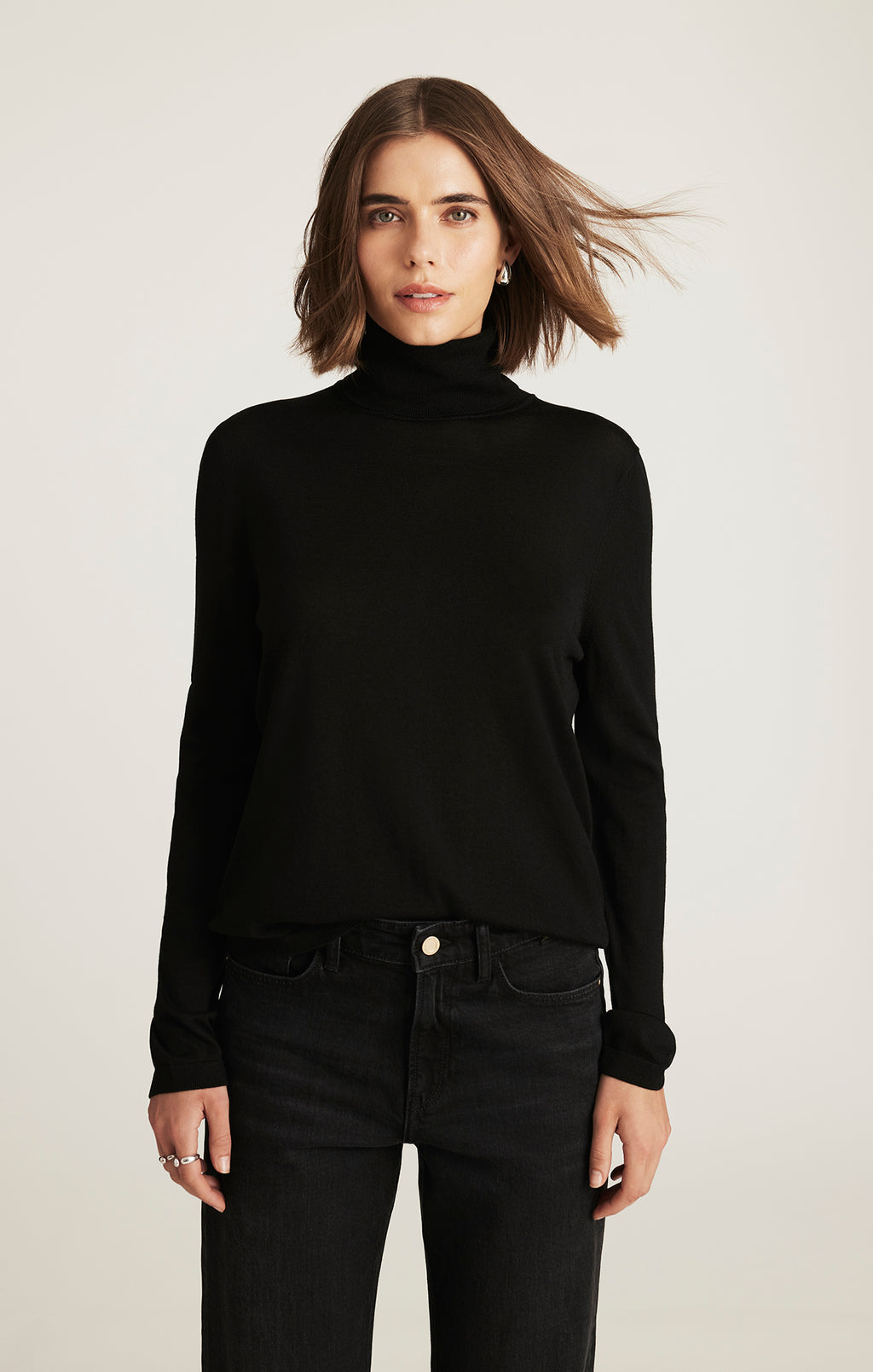 EDITION WOOL TURTLENECK SWEATER IN BLACK