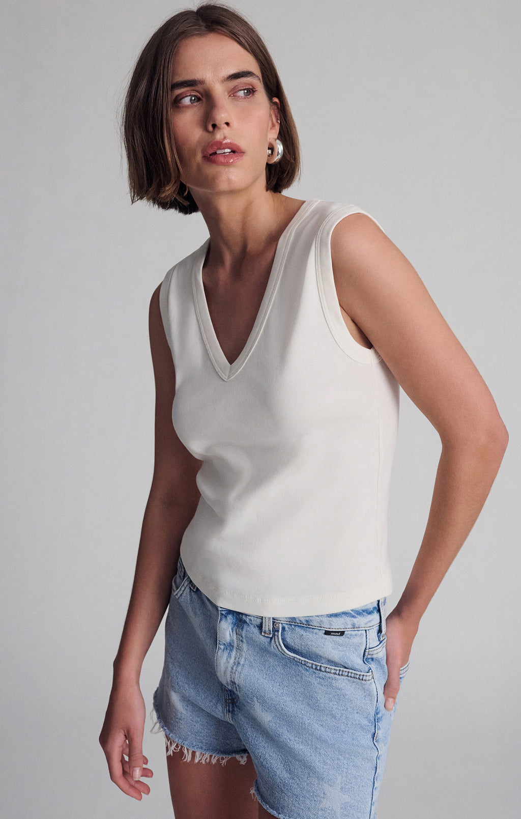 V-NECK TANK TOP IN COCONUT MILK - Mavi Jeans