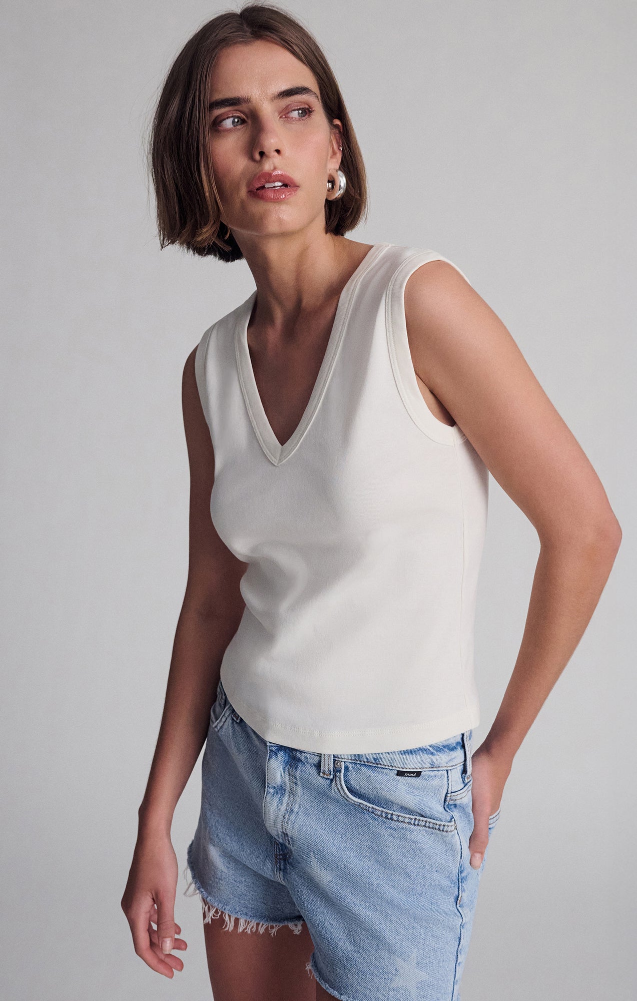 V-NECK TANK TOP IN COCONUT MILK - Mavi Jeans