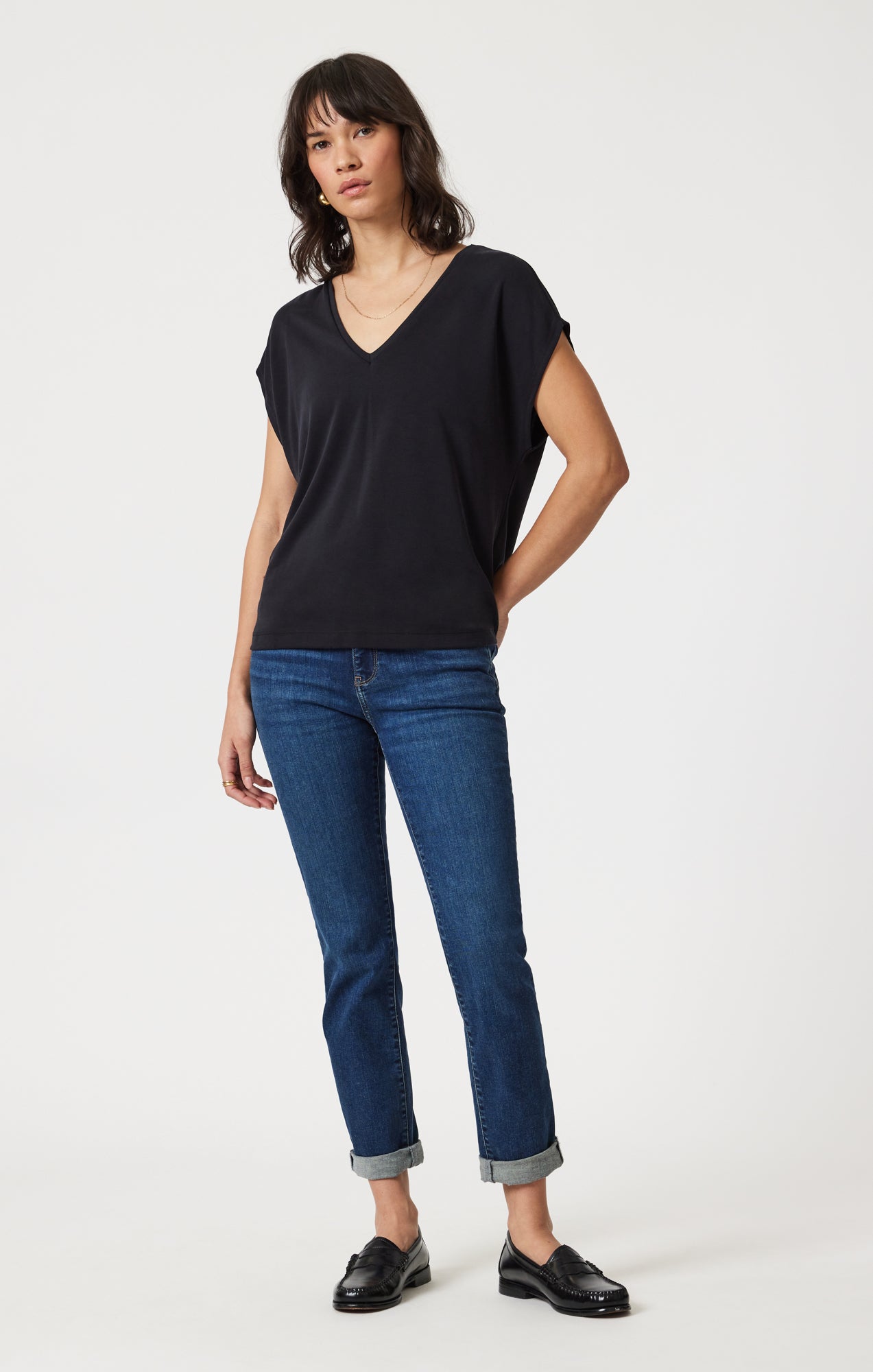 LUXE TOUCH TENCEL™ V-NECK T-SHIRT IN BLACK - Mavi Jeans