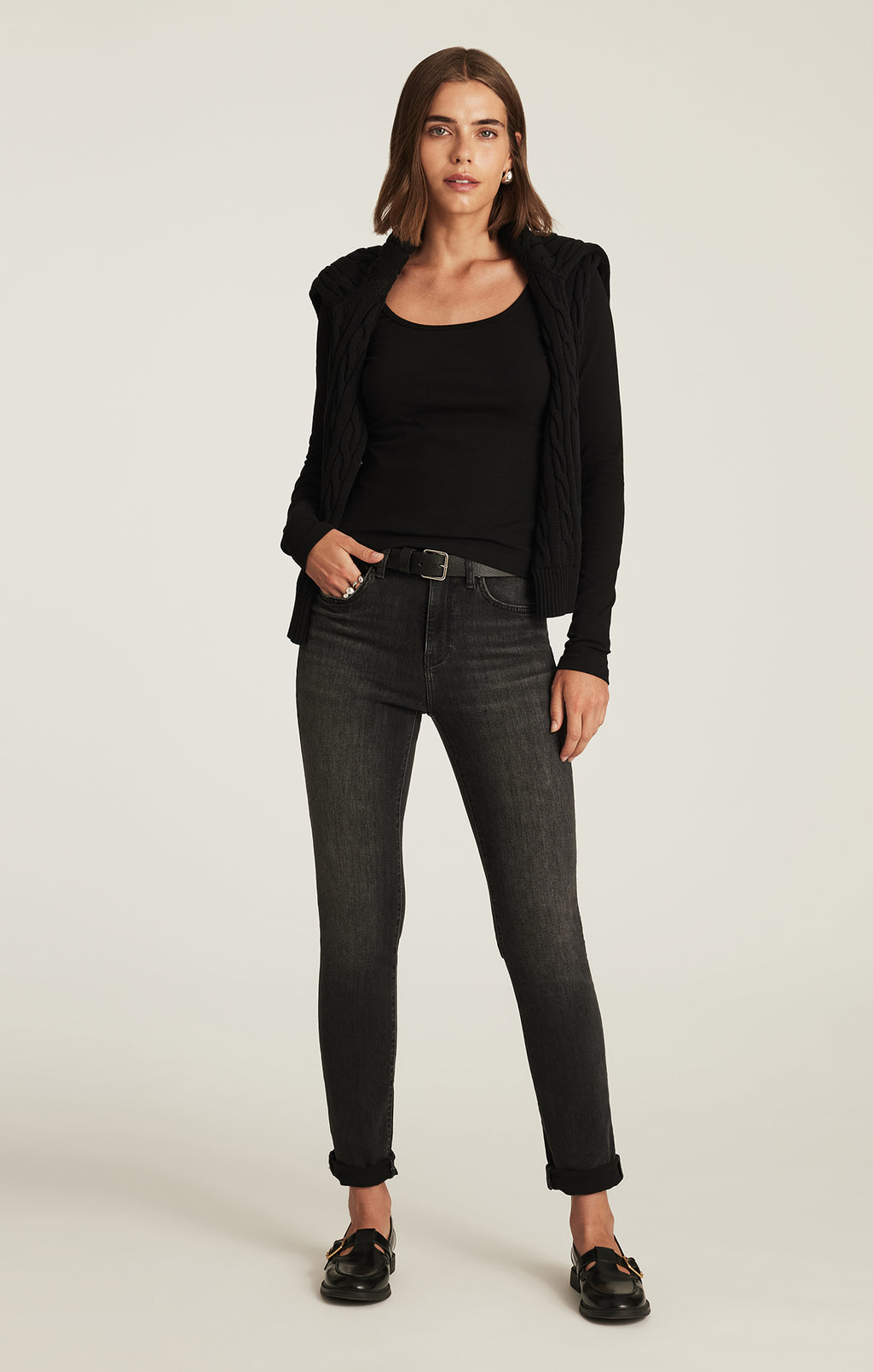 BASIC SQUARE NECK T-SHIRT IN BLACK
