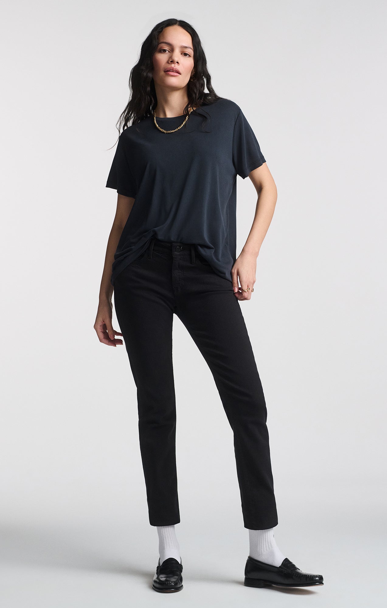 LUXE TOUCH TENCEL™ CREW NECK T-SHIRT IN BLACK - Mavi Jeans