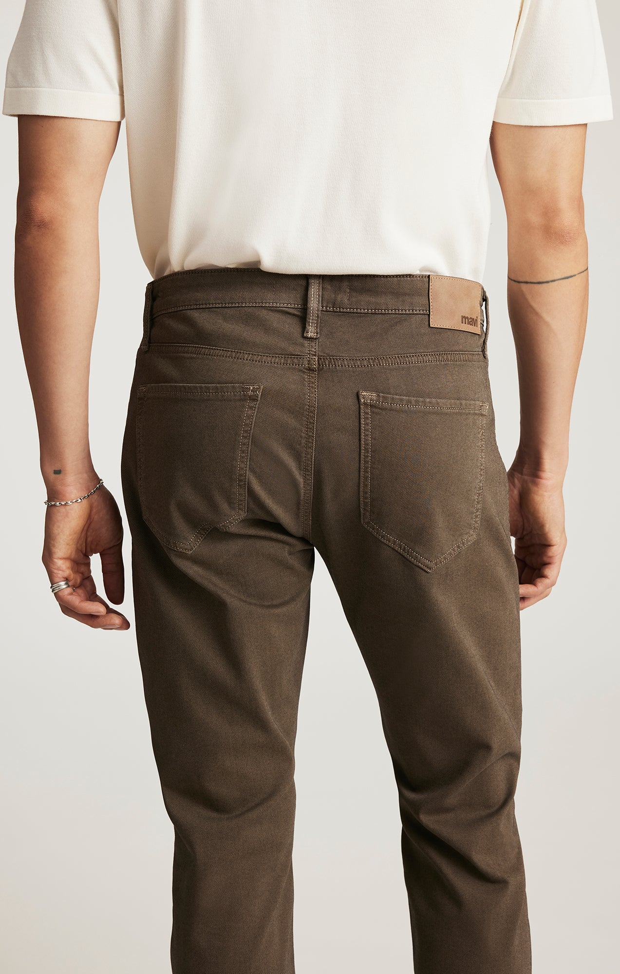 MARCUS SLIM STRAIGHT LEG IN BROWN ATHLETIC - Mavi Jeans