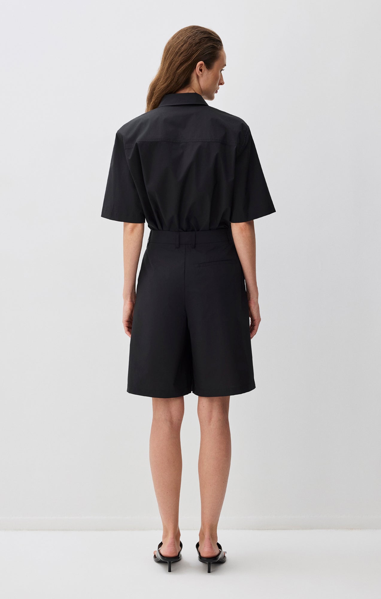PLEATED SHORTS IN BLACK - Mavi Jeans