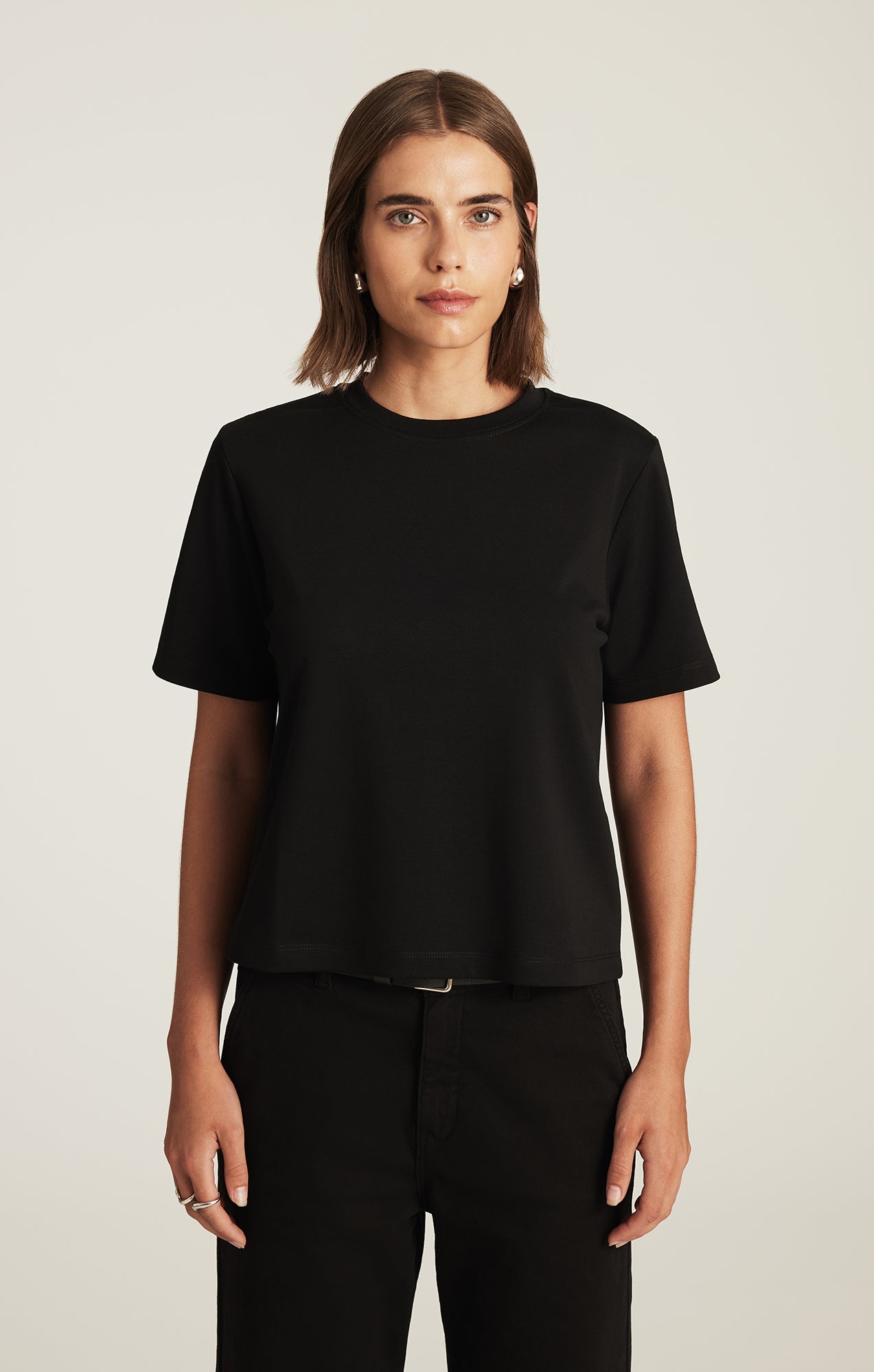 BASIC CREW NECK T-SHIRT IN BLACK