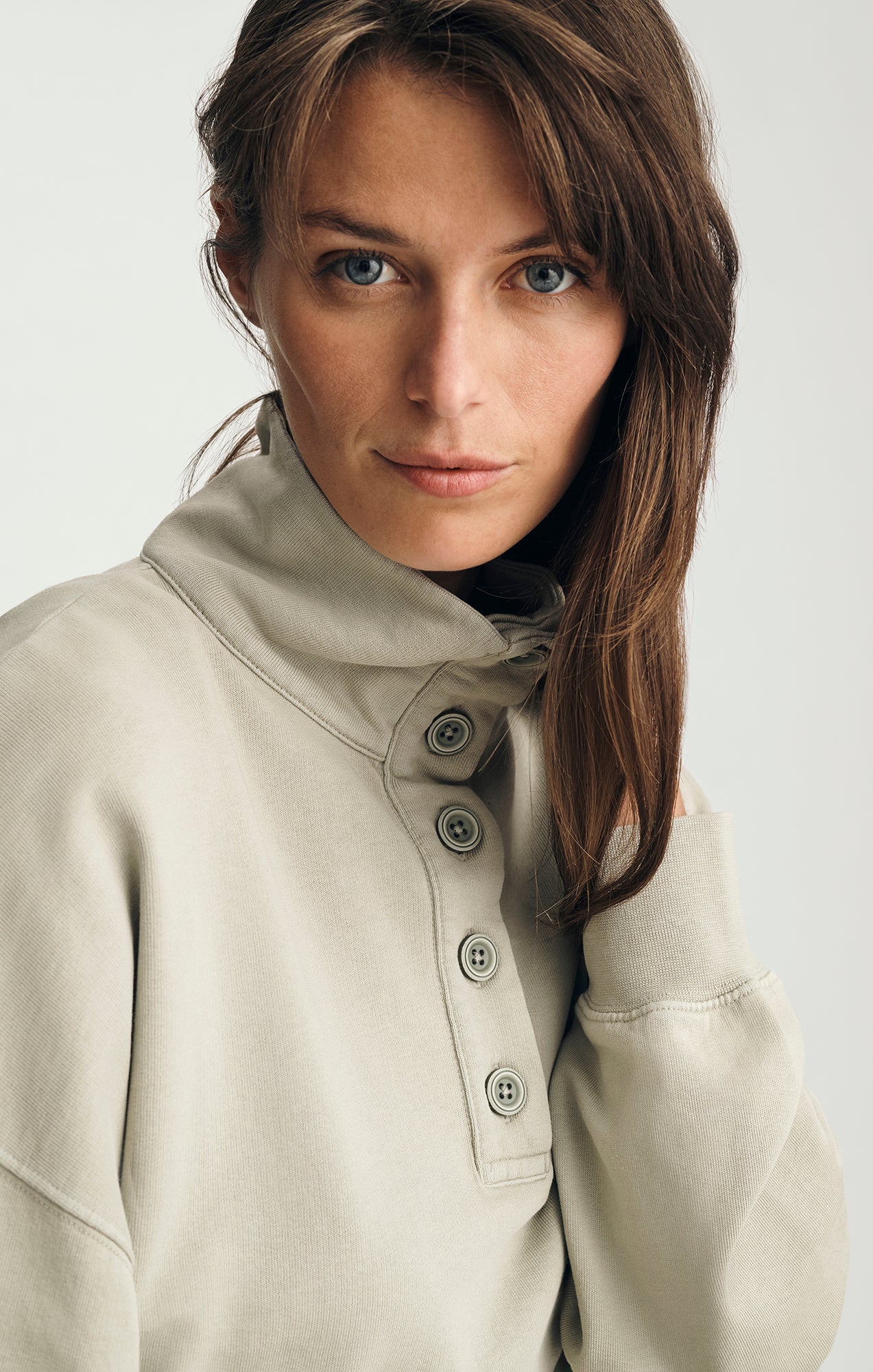 BUTTON-UP FUNNEL NECK SWEATSHIRT IN SEAGRASS - Mavi Jeans