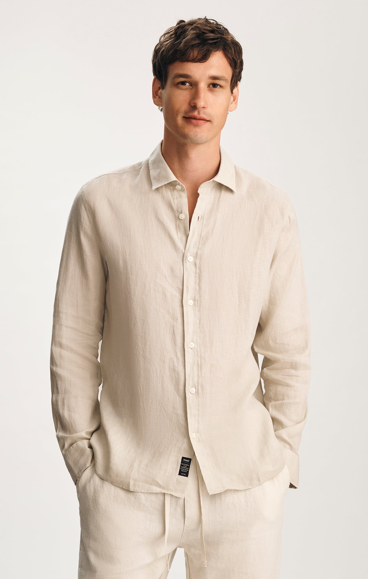 LINEN BUTTON-UP SHIRT IN SILVER BIRCH