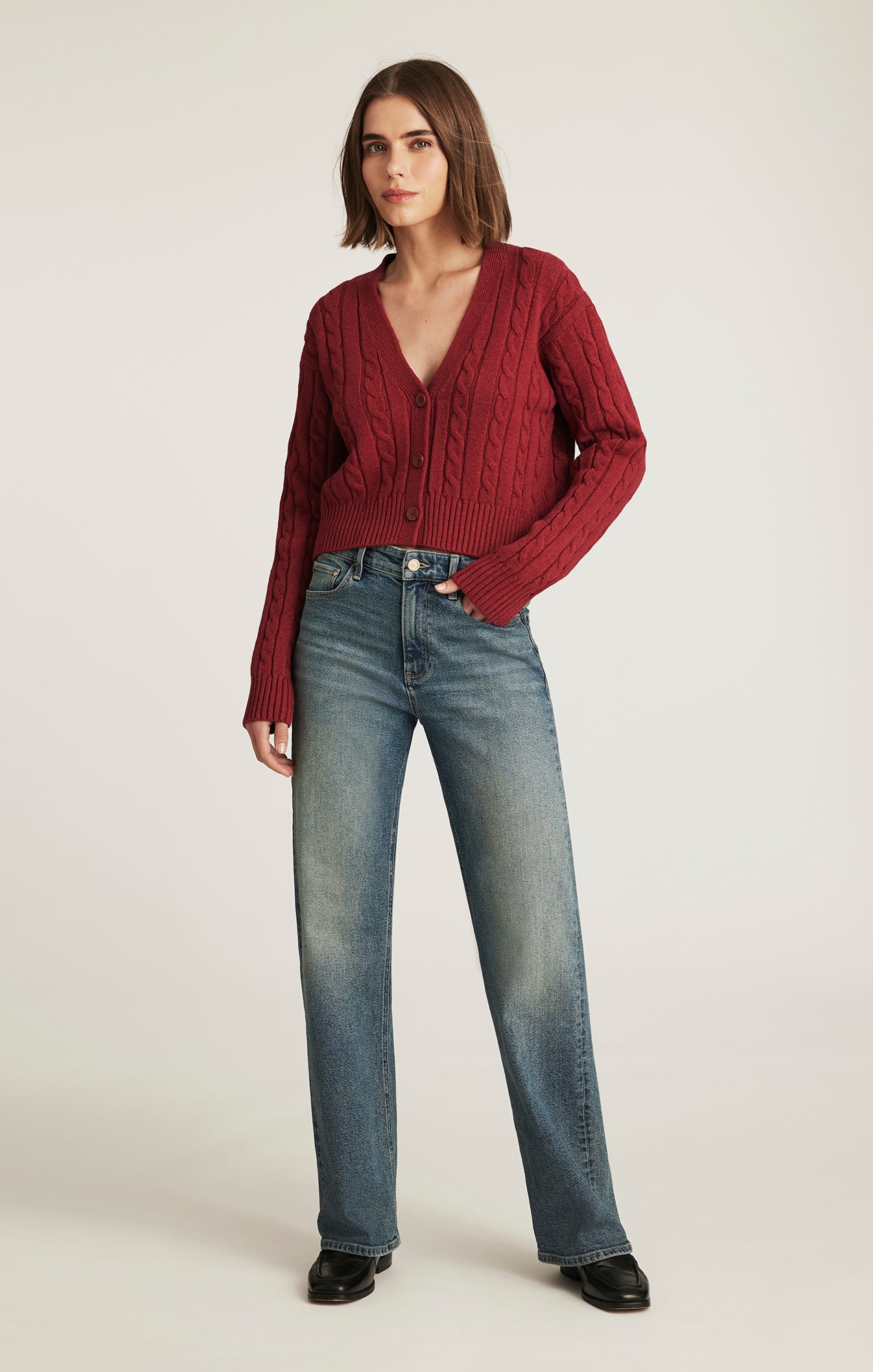 CROPPED CABLE-KNIT CARDIGAN IN RIO RED
