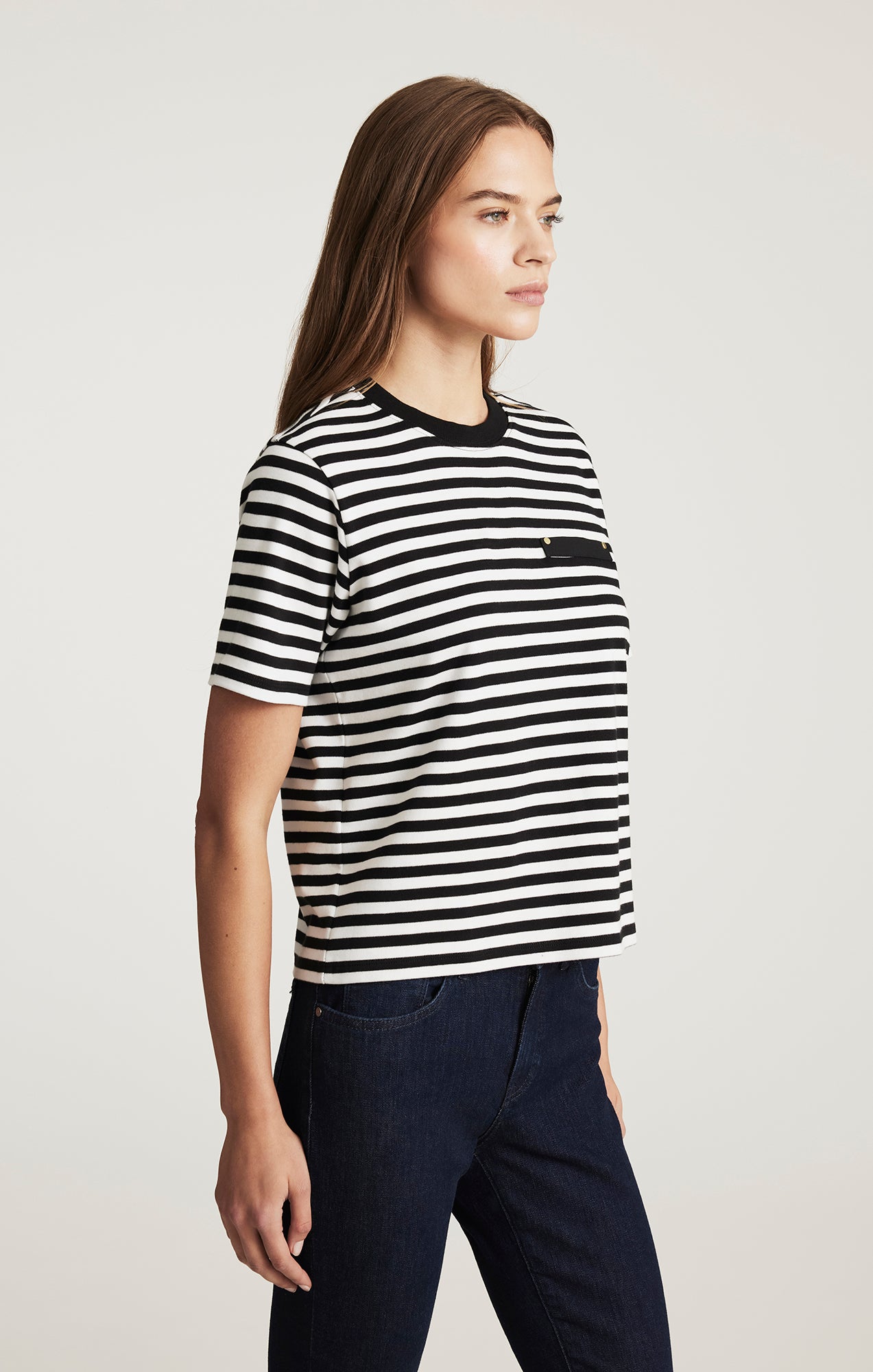 WELT POCKET T-SHIRT IN BLACK WHITE STRIPE