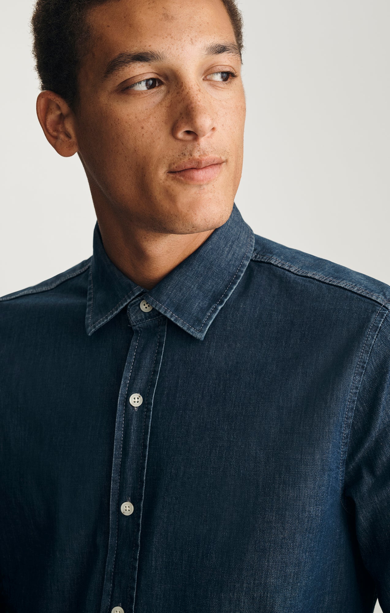 LONG SLEEVE BUTTON-UP SHIRT IN RINSE