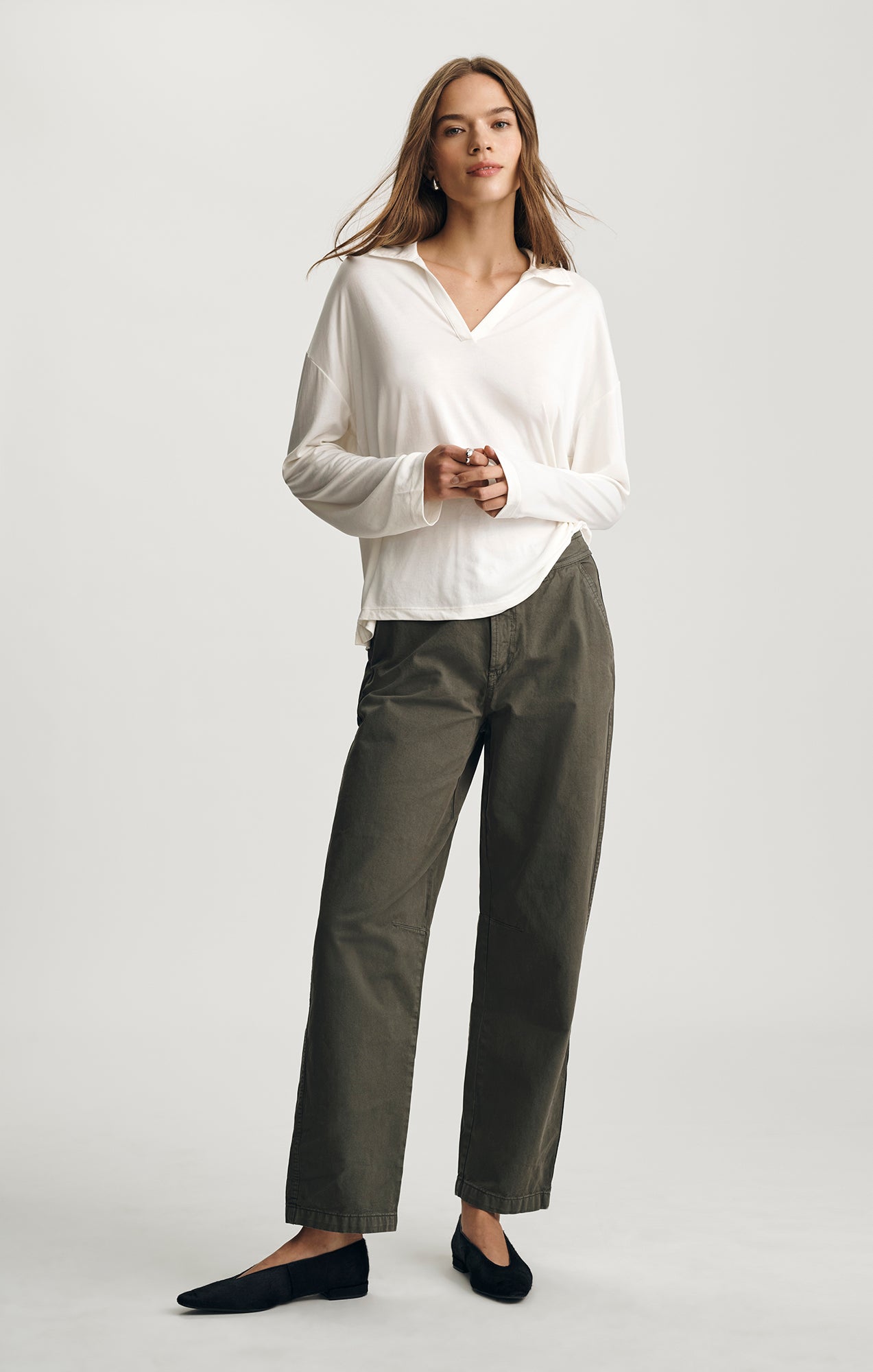 LUXE TOUCH TENCEL™ V-NECK T-SHIRT IN ANTIQUE WHITE - Mavi Jeans