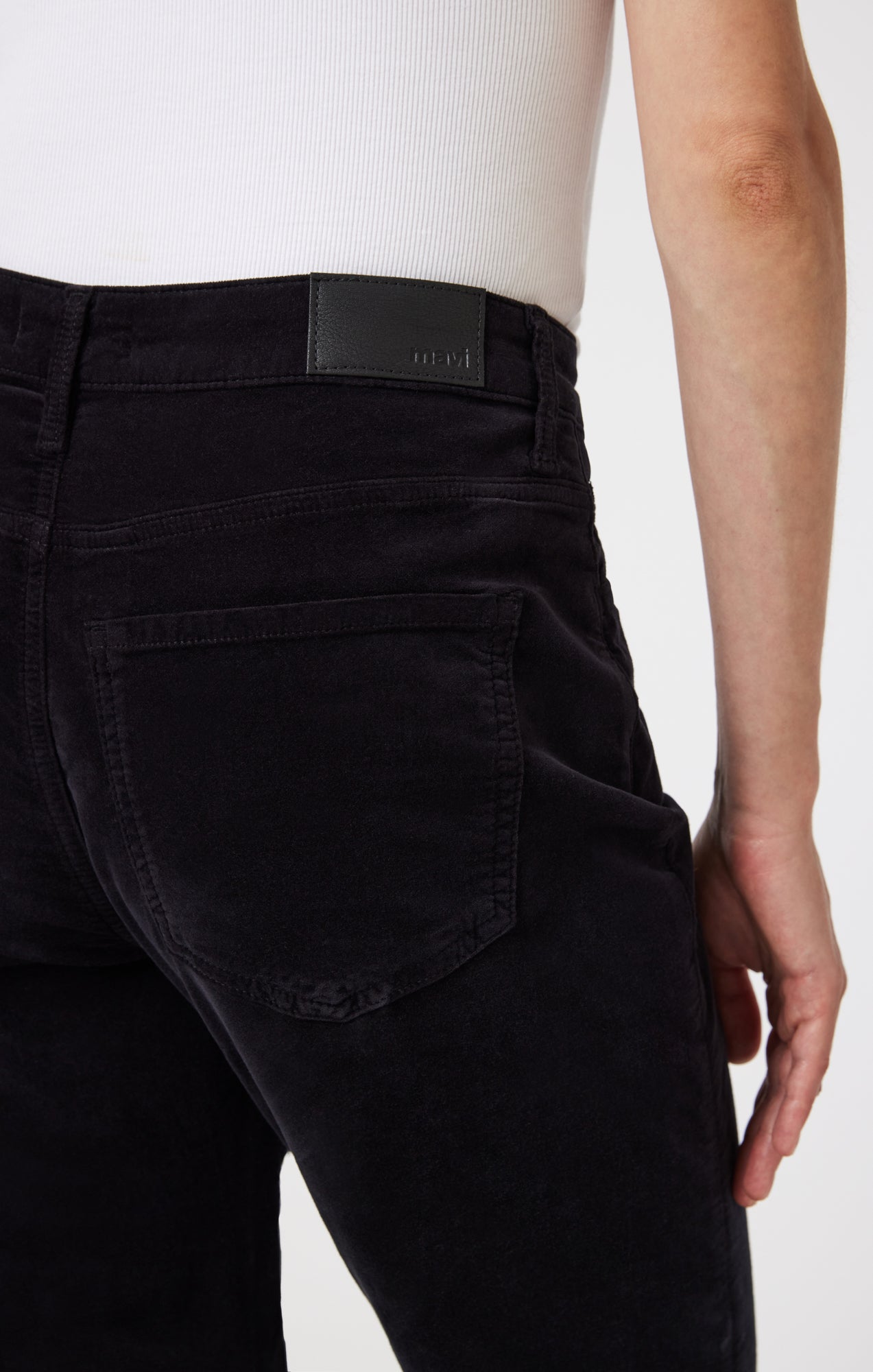 NEW YORK STRAIGHT LEG IN BLACK VELVET - Mavi Jeans