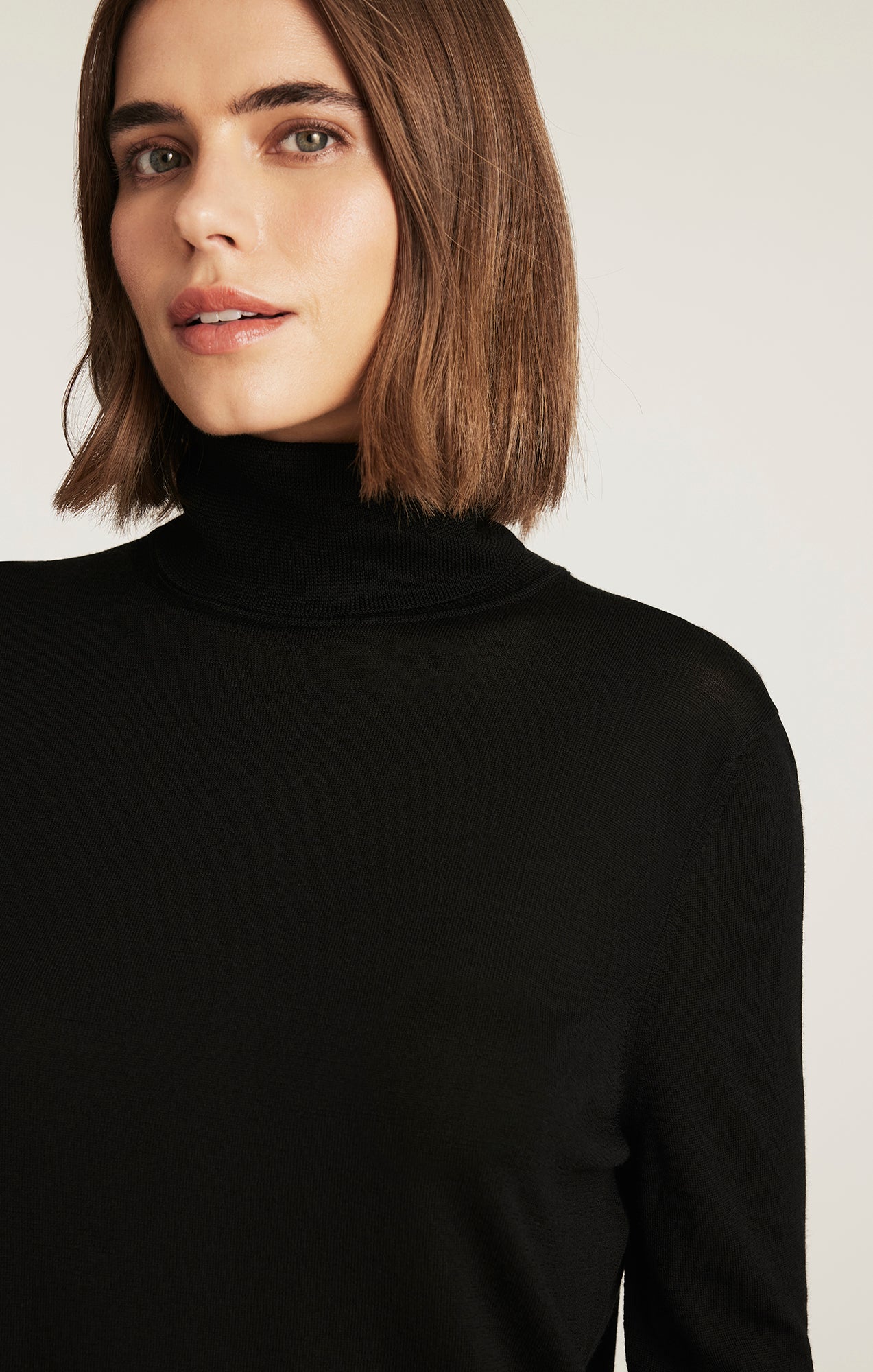 EDITION WOOL TURTLENECK SWEATER IN BLACK