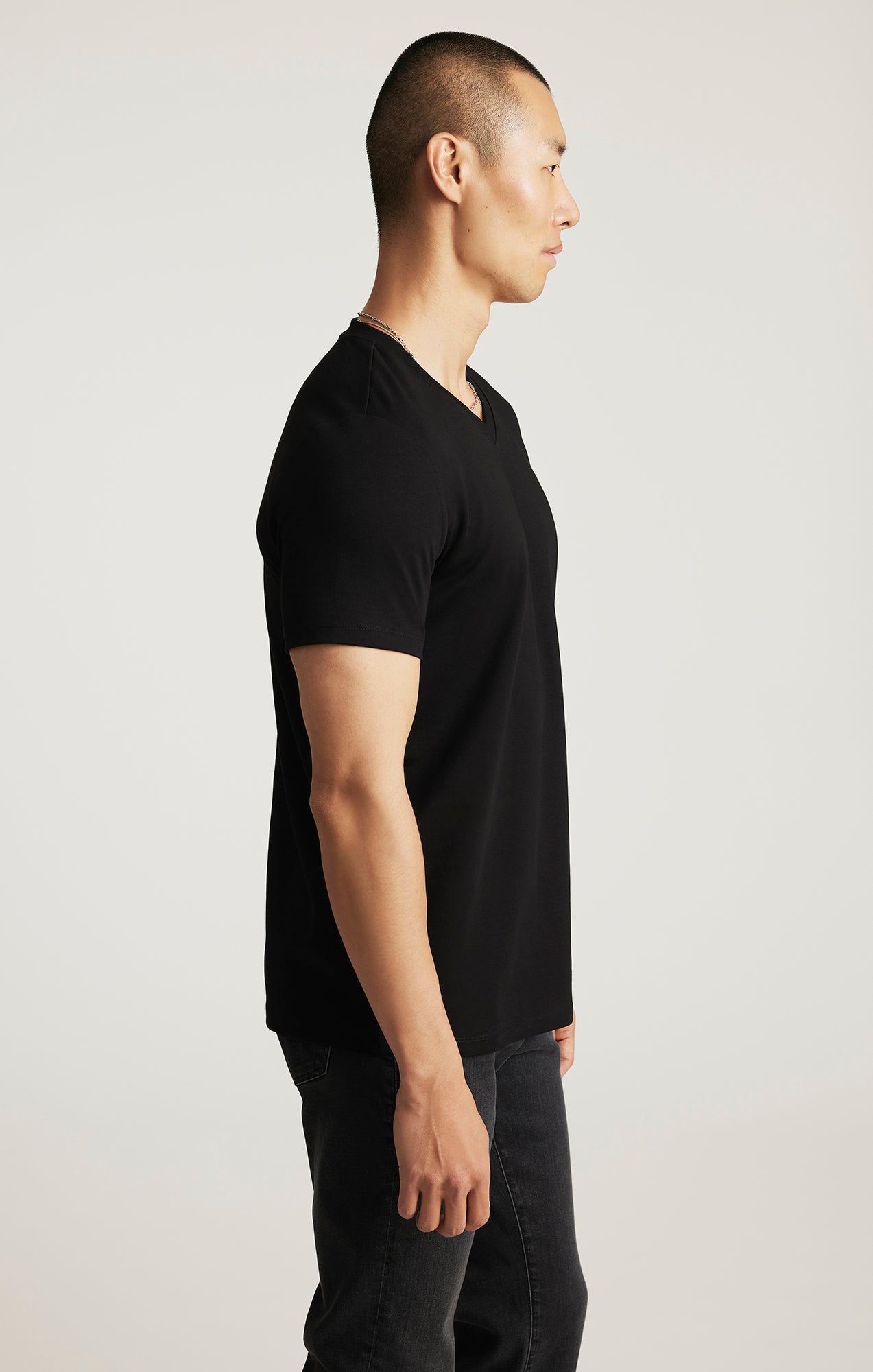EDITION V-NECK T-SHIRT IN BLACK - Mavi Jeans