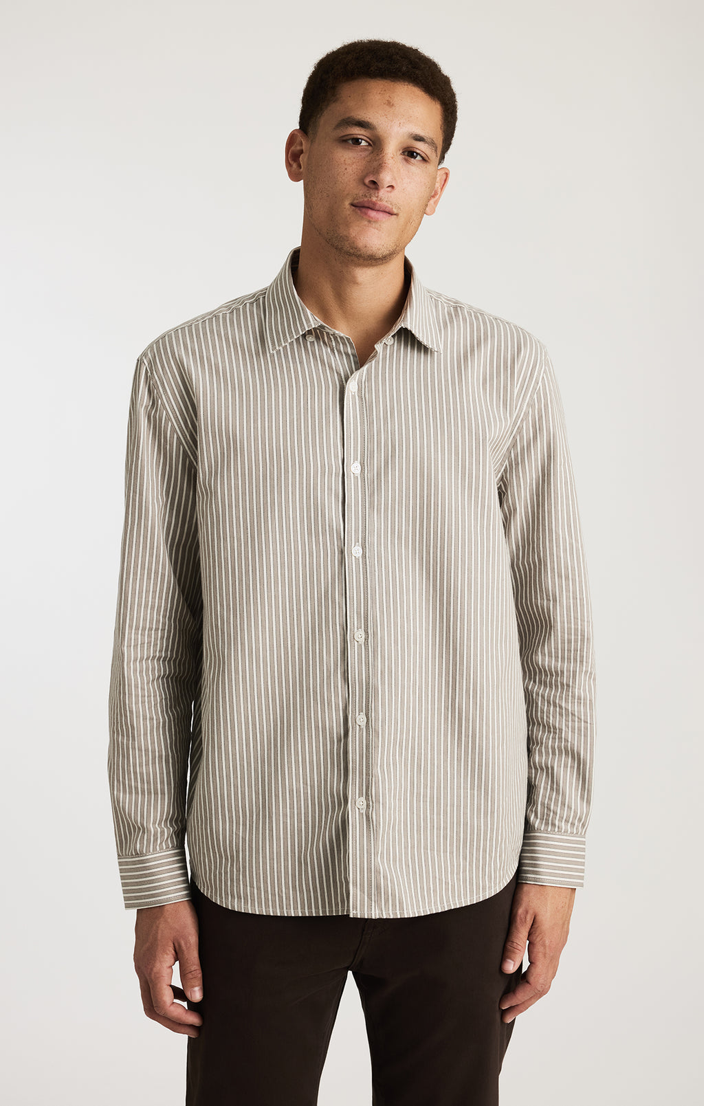 EDITION STRIPED BUTTON-UP SHIRT IN GRAY FLANNEL ZEMIN, WHITE STRIPE