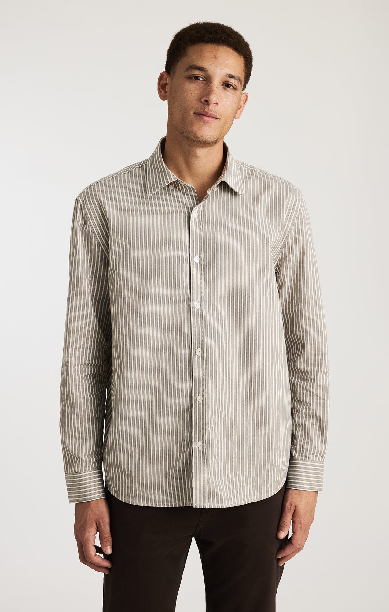 EDITION STRIPED BUTTON-UP SHIRT IN GRAY FLANNEL ZEMIN, WHITE STRIPE