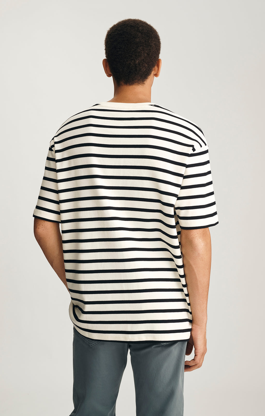 STRIPED SHORT SLEEVE CREW NECK T-SHIRT IN BLACK