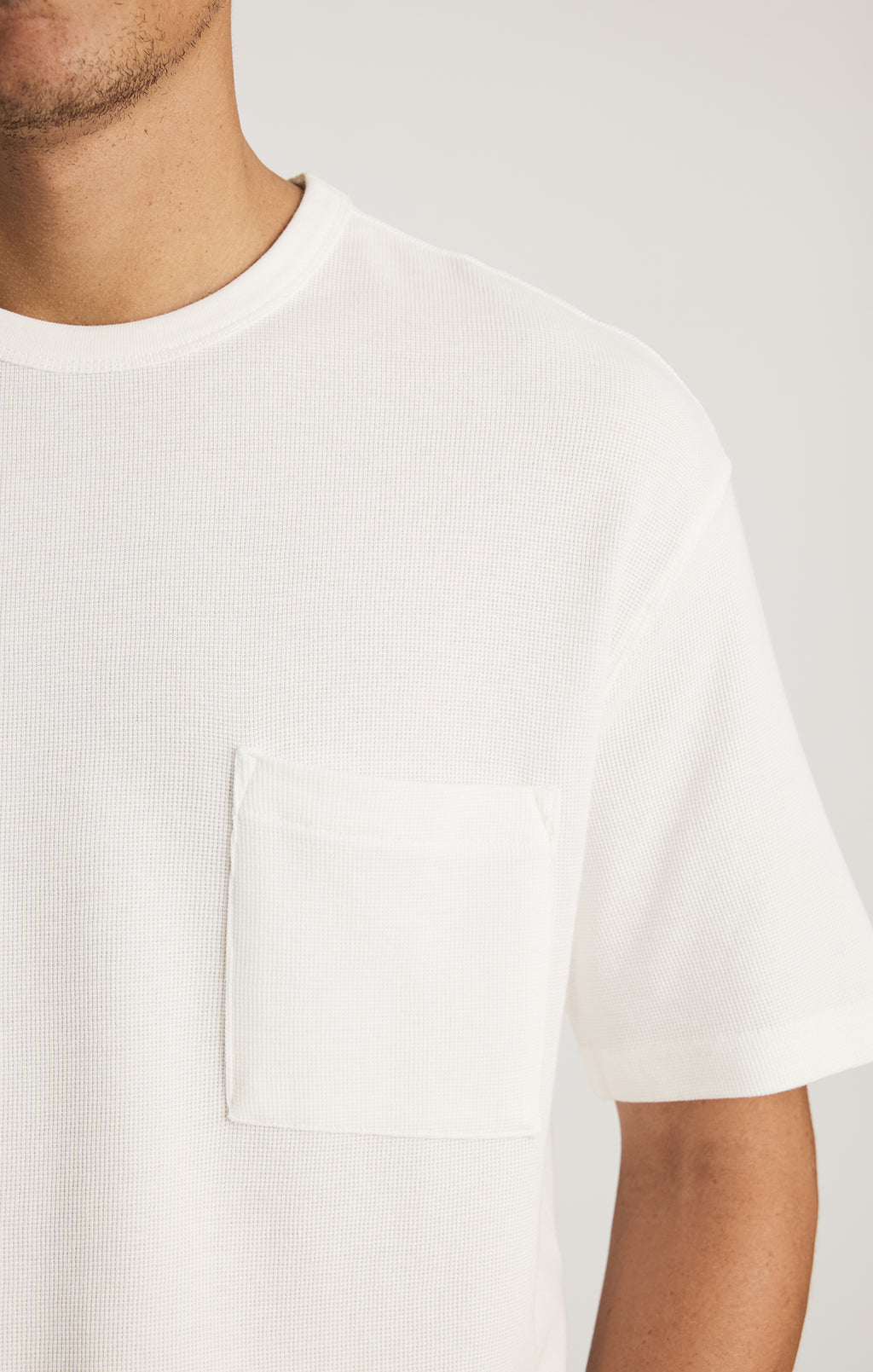 EDITION POCKET T-SHIRT IN ANTIQUE WHITE