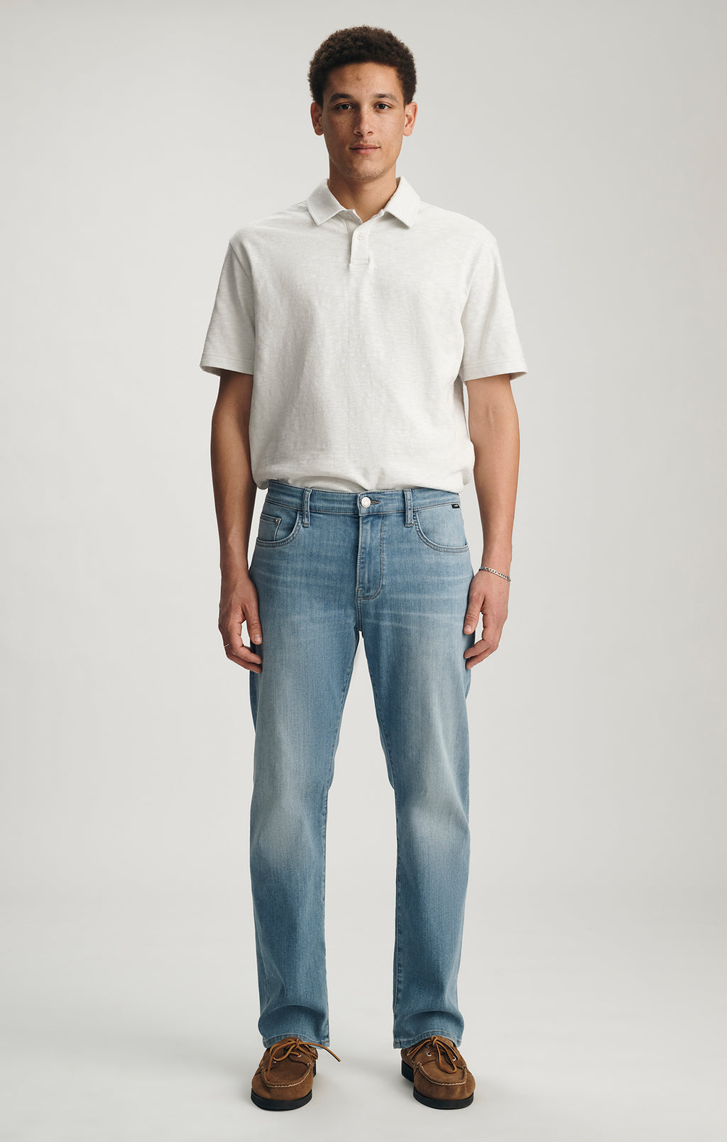 ZACH STRAIGHT LEG IN LIGHT BRUSHED SUPERMOVE - Mavi Jeans