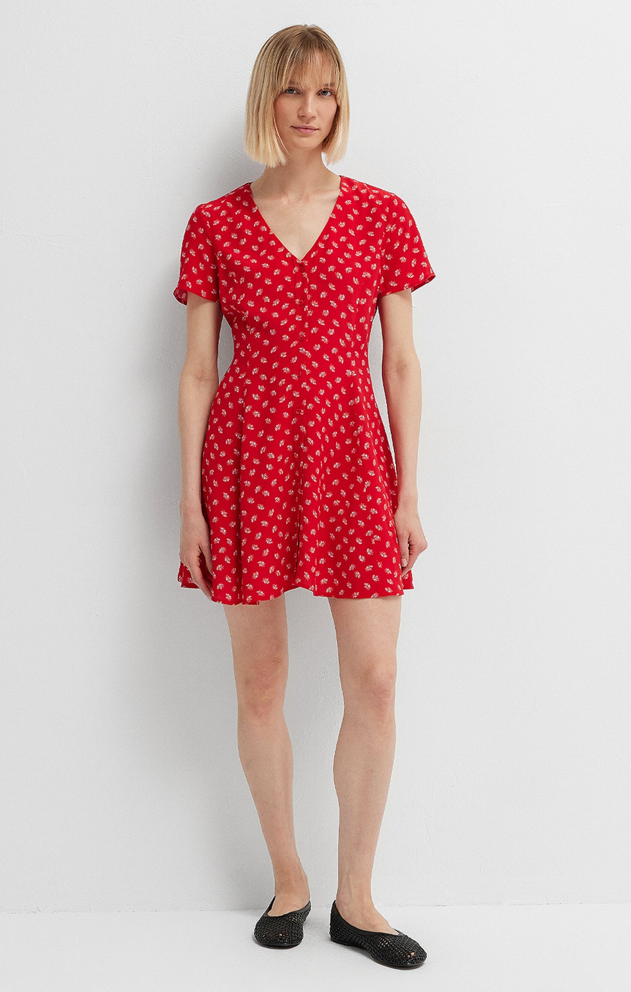 BUTTON-FRONT MINI DRESS IN URBAN RED PETAL PRINT