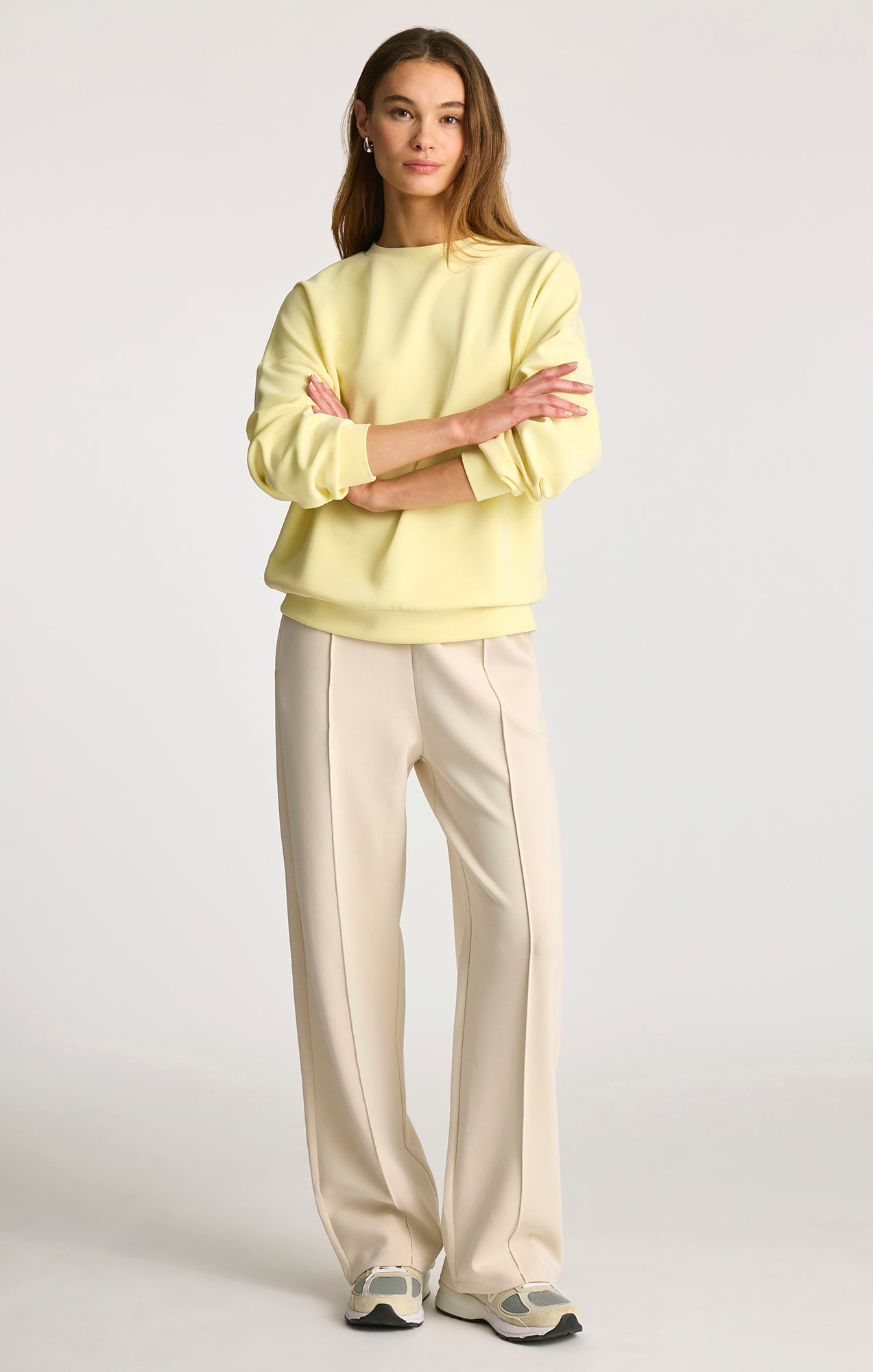 LUXE TOUCH TENCEL™ SWEATSHIRT IN LEMON MERINGUE - Mavi Jeans