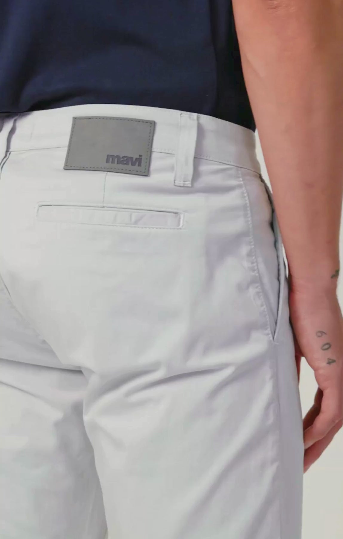 MILTON SLIM STRAIGHT CHINO PANTS IN STONE CITY SMART - Mavi Jeans