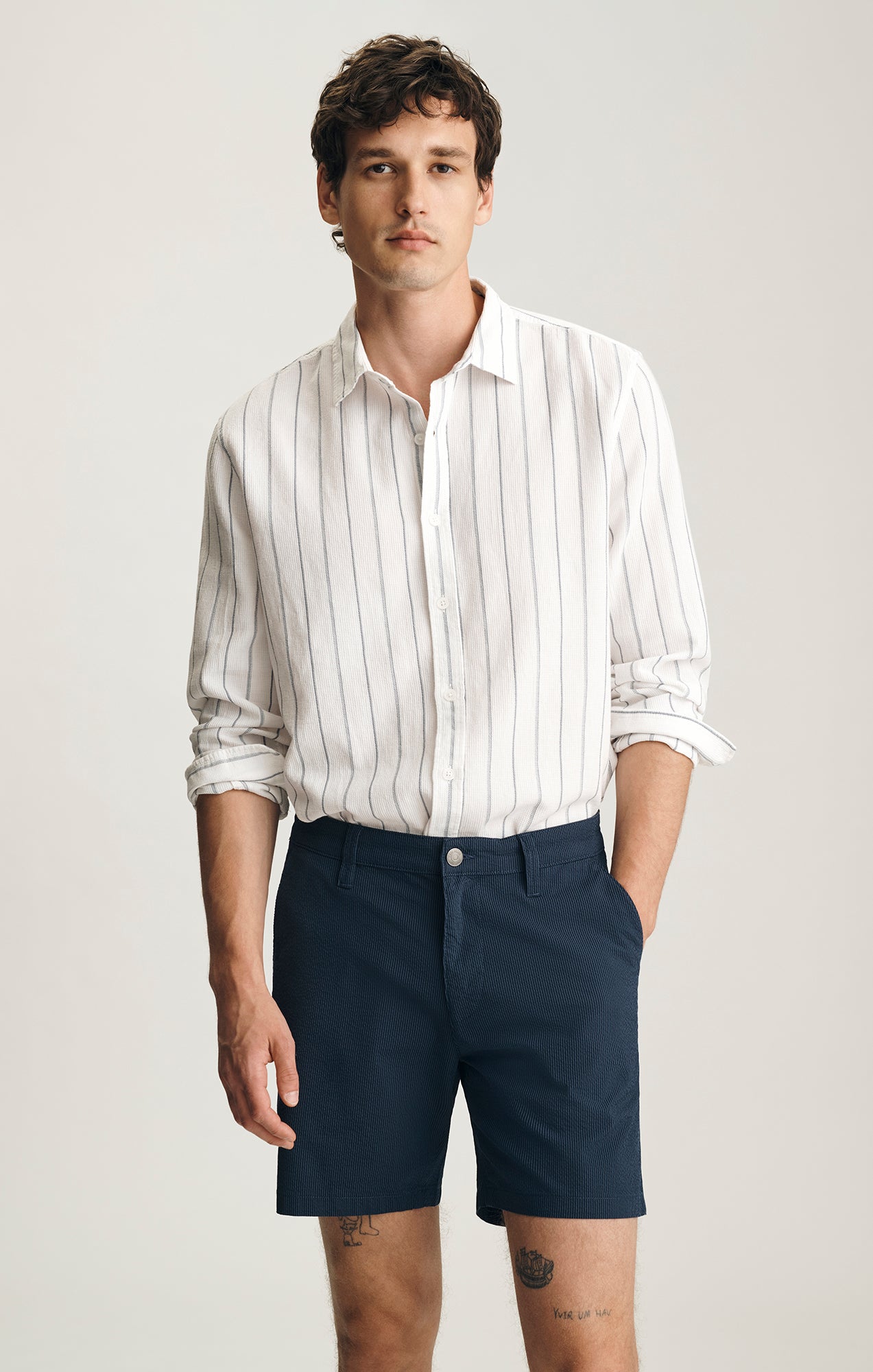 NATE CHINO SHORTS IN NAVY STRIPE SEERSUCKER - Mavi Jeans