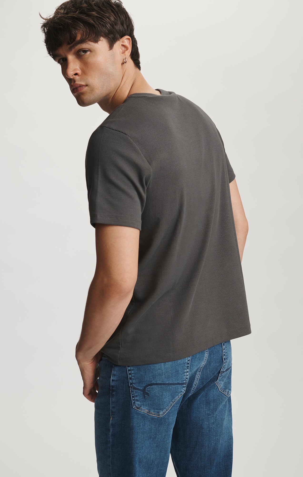 RIBBED SHORT SLEEVE CREW NECK T-SHIRT IN RAVEN