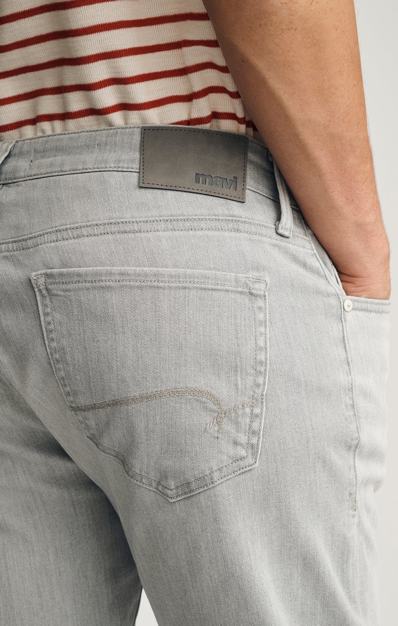 JAKE SLIM LEG IN ICE GREY WILLIAMSBURG - Mavi Jeans