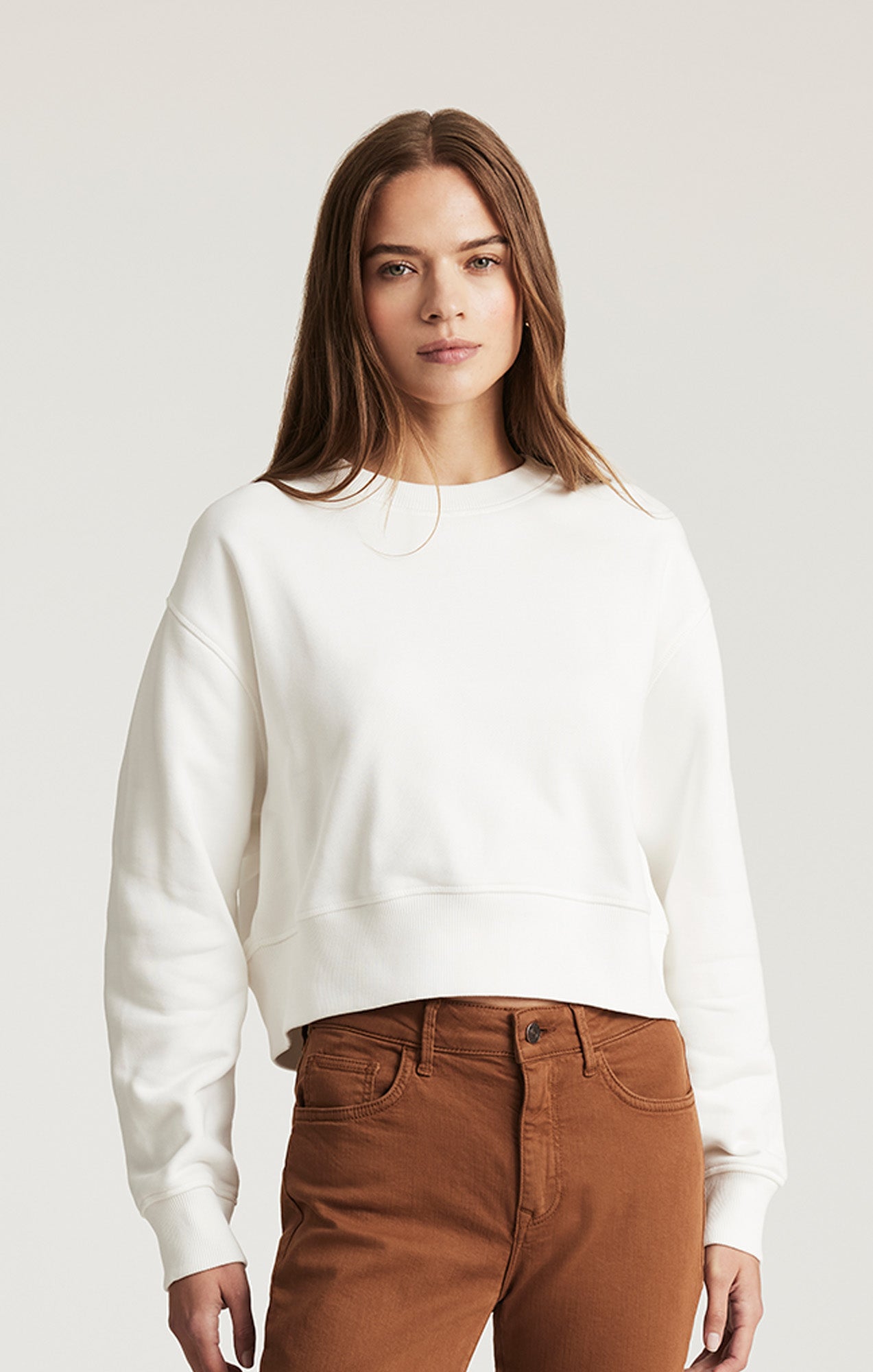 CROPPED CREW NECK SWEATSHIRT IN ANTIQUE WHITE - Mavi Jeans