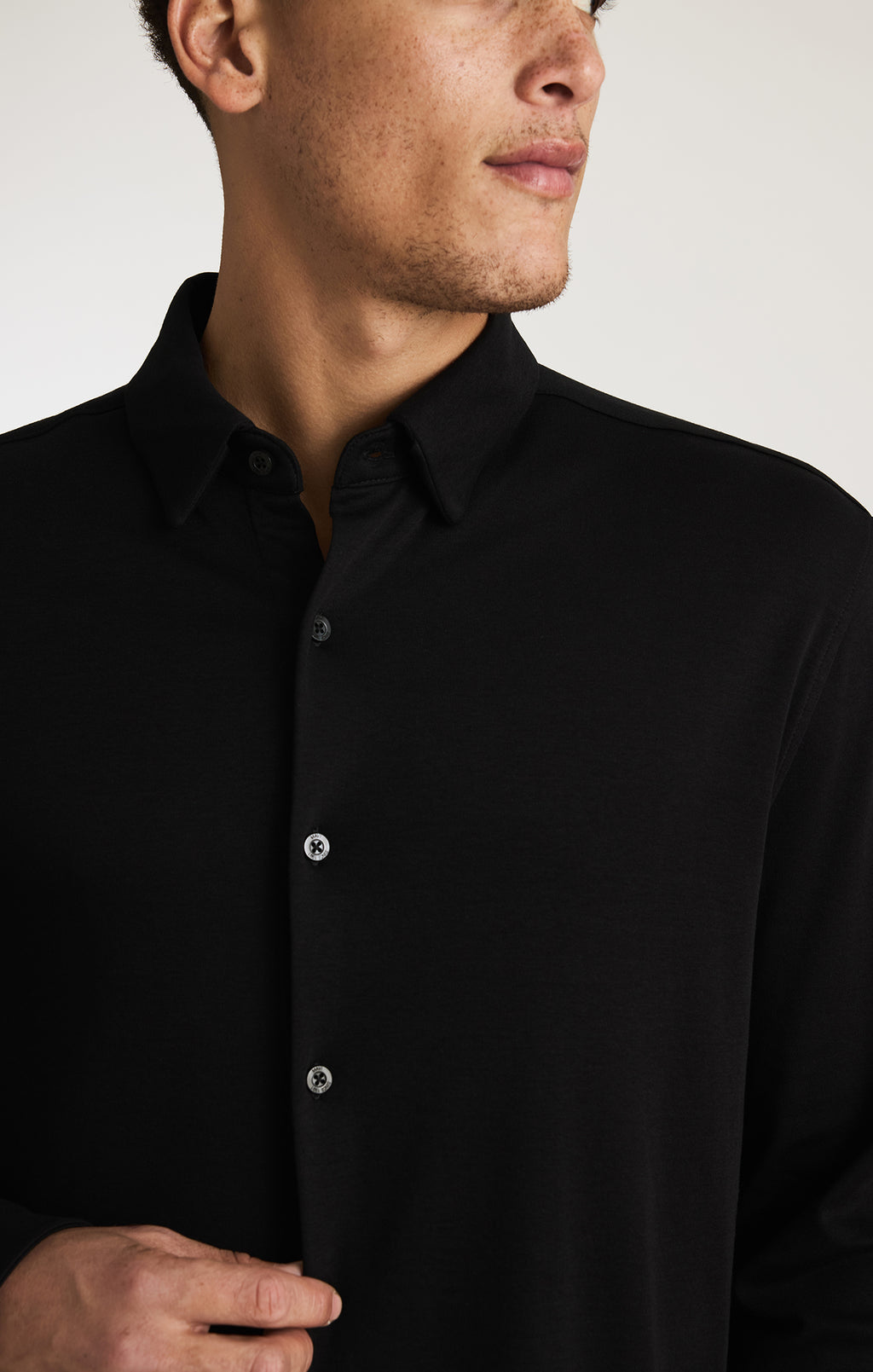 LONG SLEEVE BUTTON-UP SHIRT IN BLACK