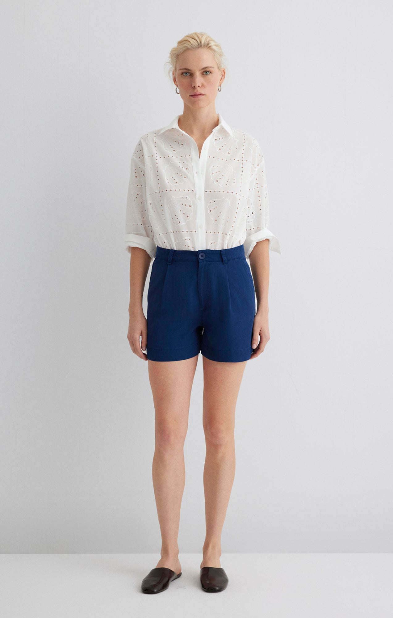PLEATED TENCEL™ SHORTS IN LIGHT INDIGO - Mavi Jeans