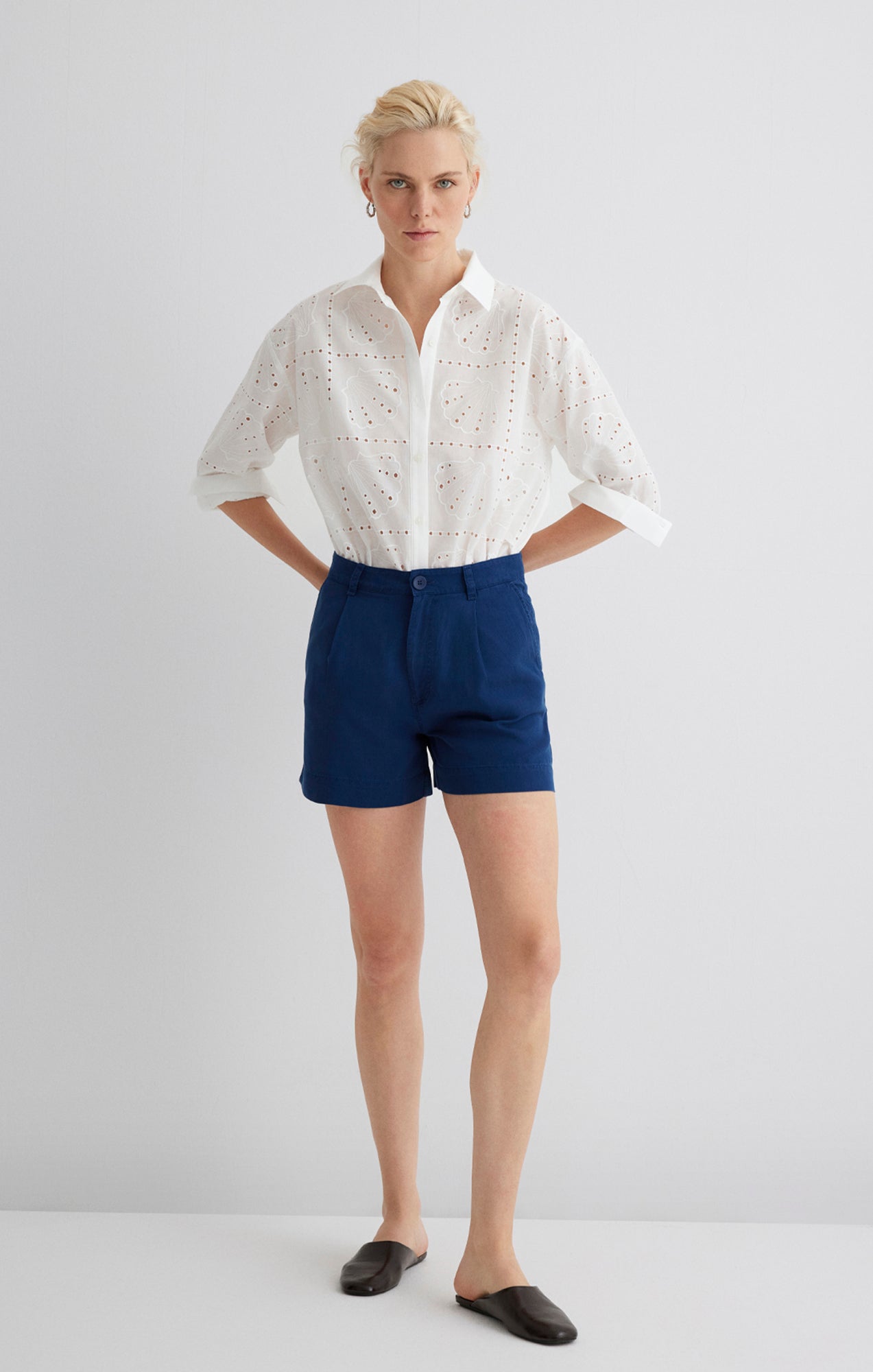 PLEATED TENCEL™ SHORTS IN LIGHT INDIGO - Mavi Jeans