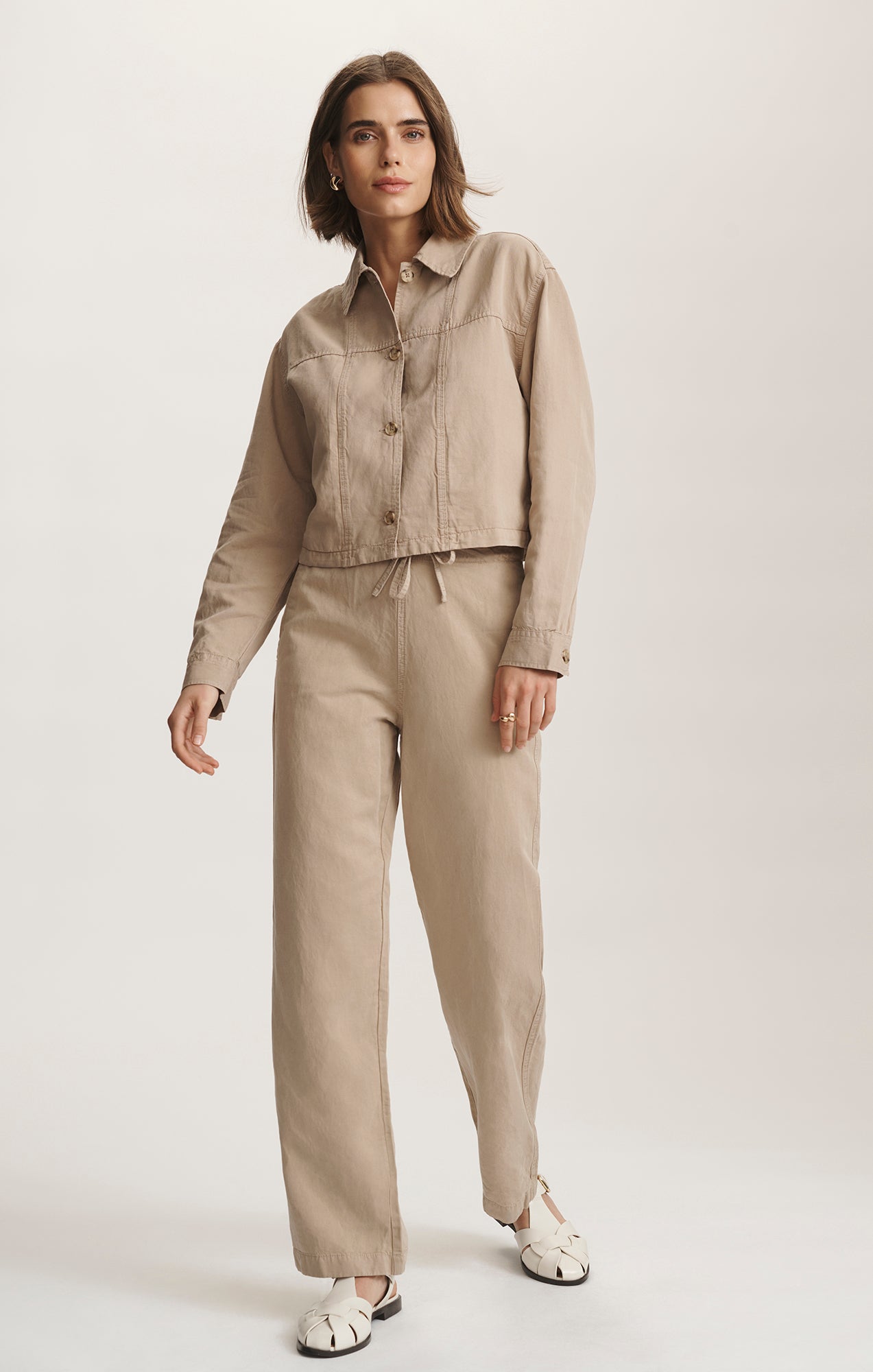 STRAIGHT LEG TENCEL™ PANTS IN CHINCHILLA - Mavi Jeans