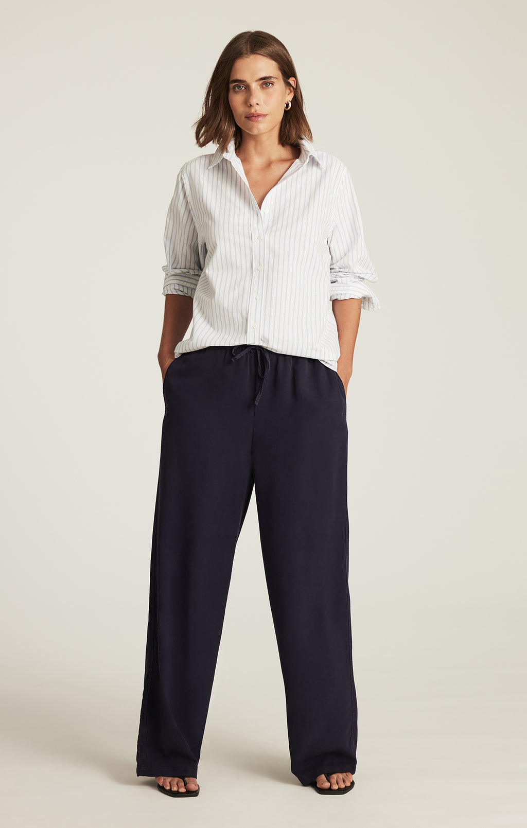 LONG SLEEVE BUTTON-UP SHIRT IN WHITE BLUE STRIPE