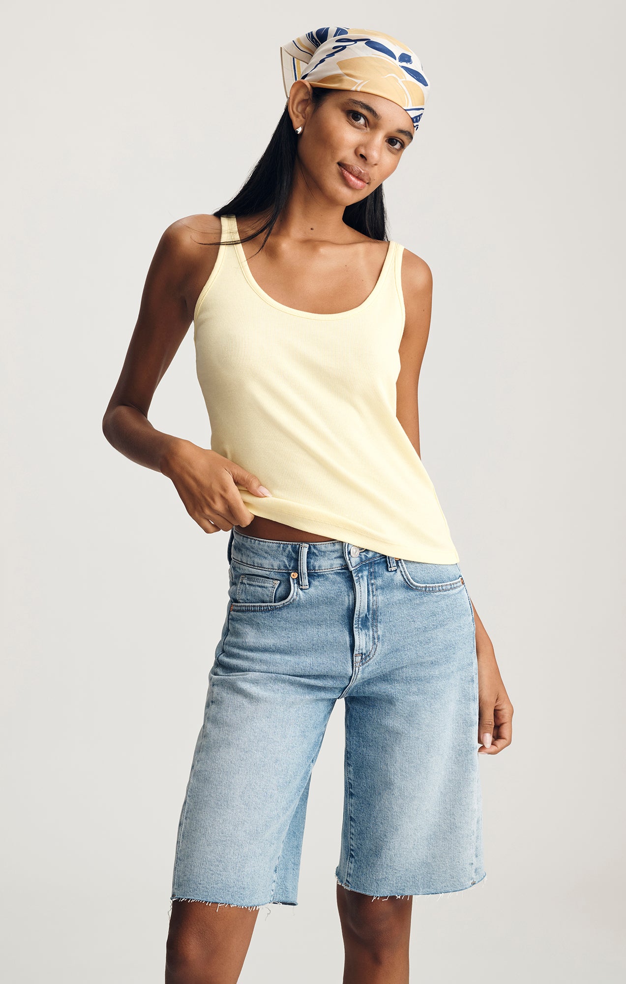 RIBBED SCOOP NECK TANK TOP IN PALE BANANA - Mavi Jeans