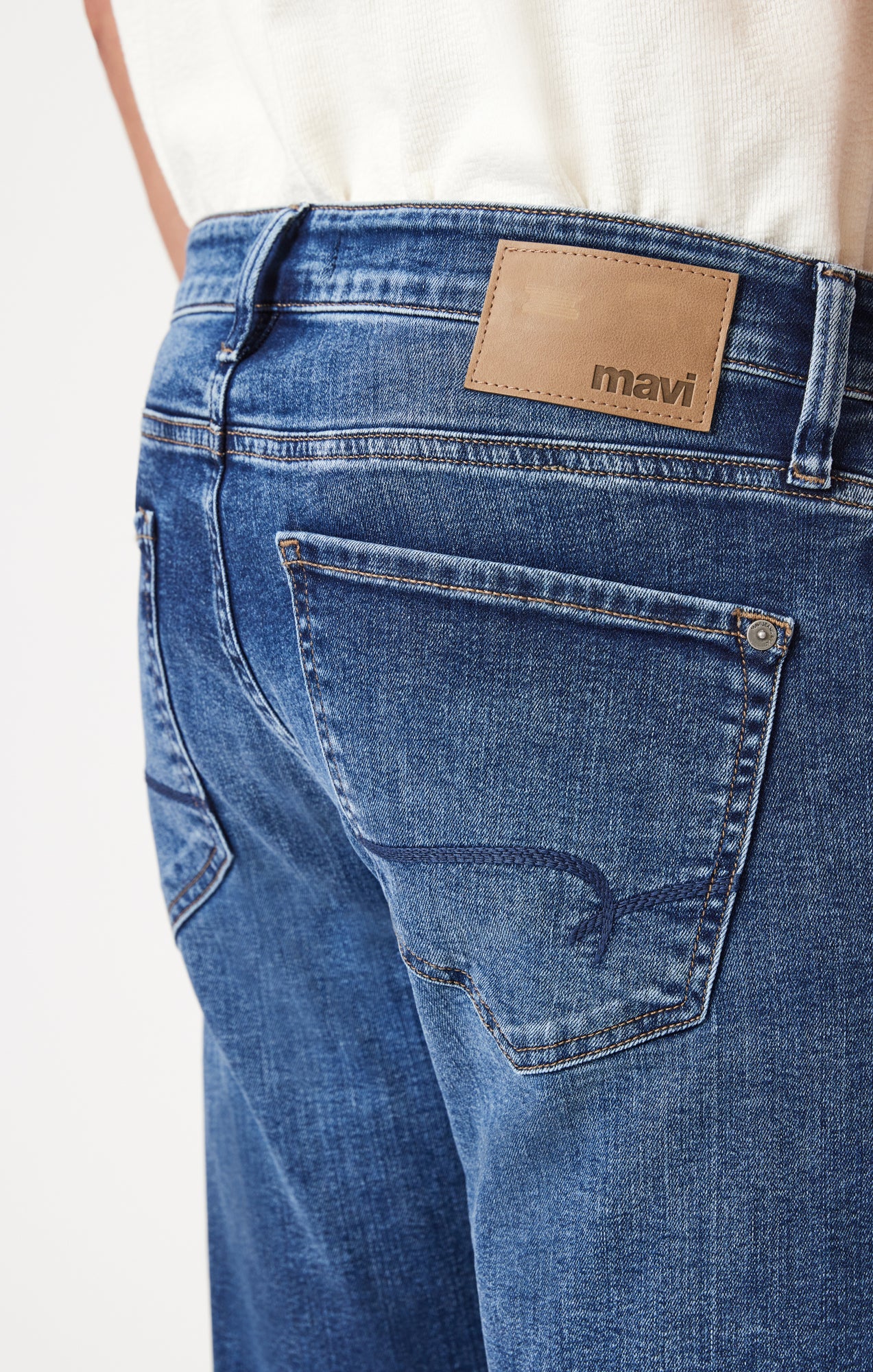 ZACH STRAIGHT LEG IN MID WILLIAMSBURG - Mavi Jeans